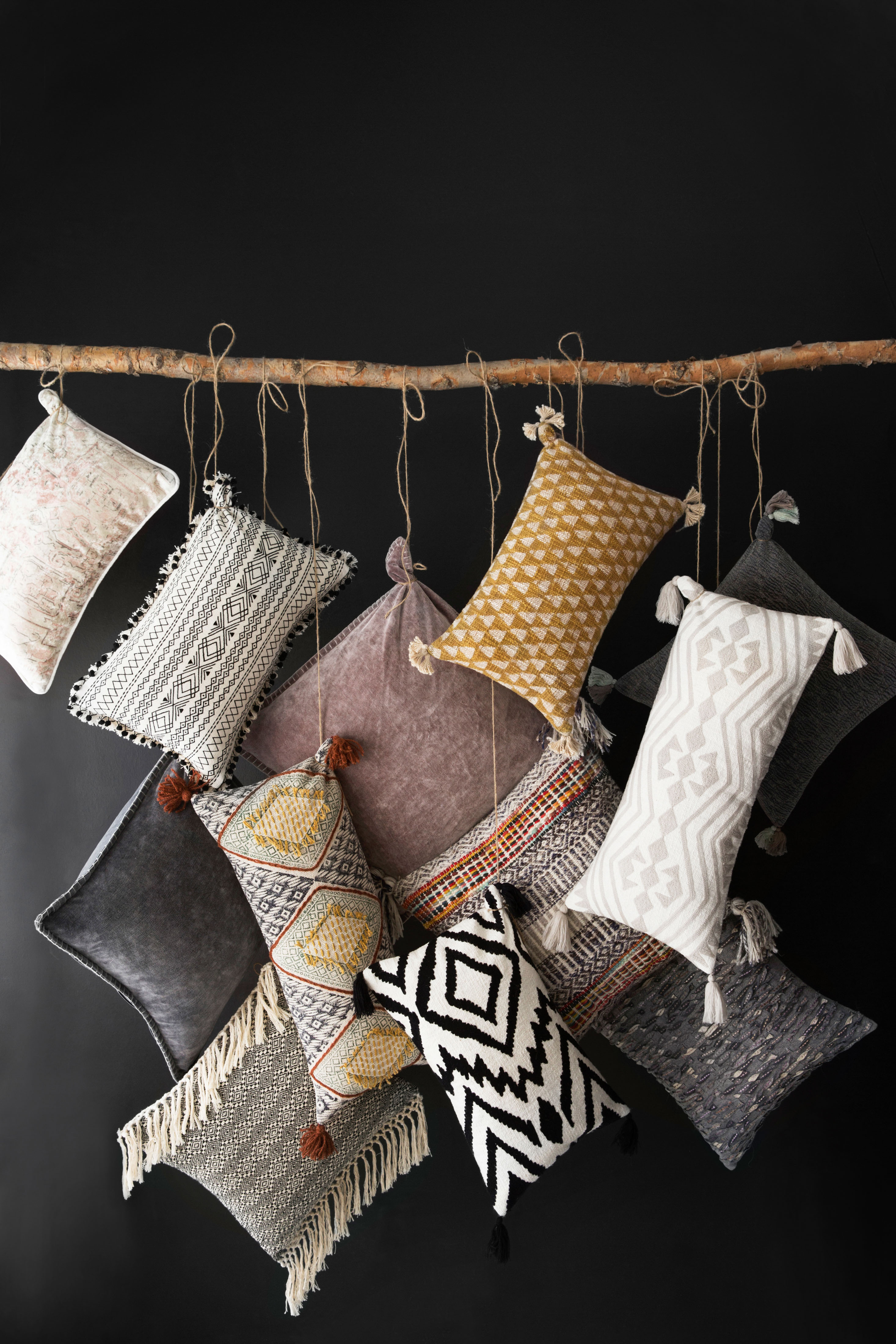 Loloi Pillows Pillow, Decorative Pillow, 18" length x 18" width View 3