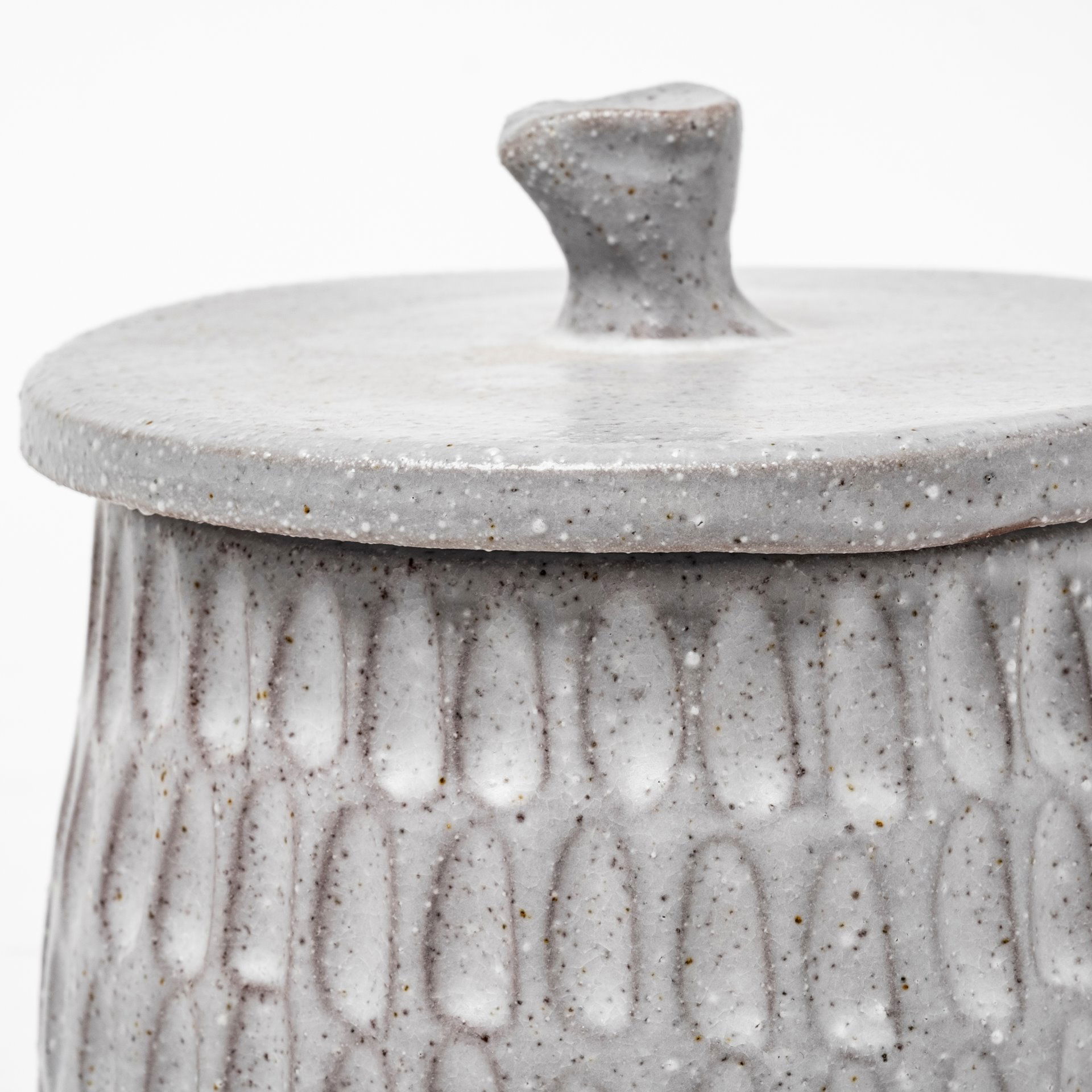 Azul (Large) 5L x 5W Gray Ceramic Detailed Decorative Box, Boxe by Mercana, 5.12" length x 5.12" width x 4.92" height View 4