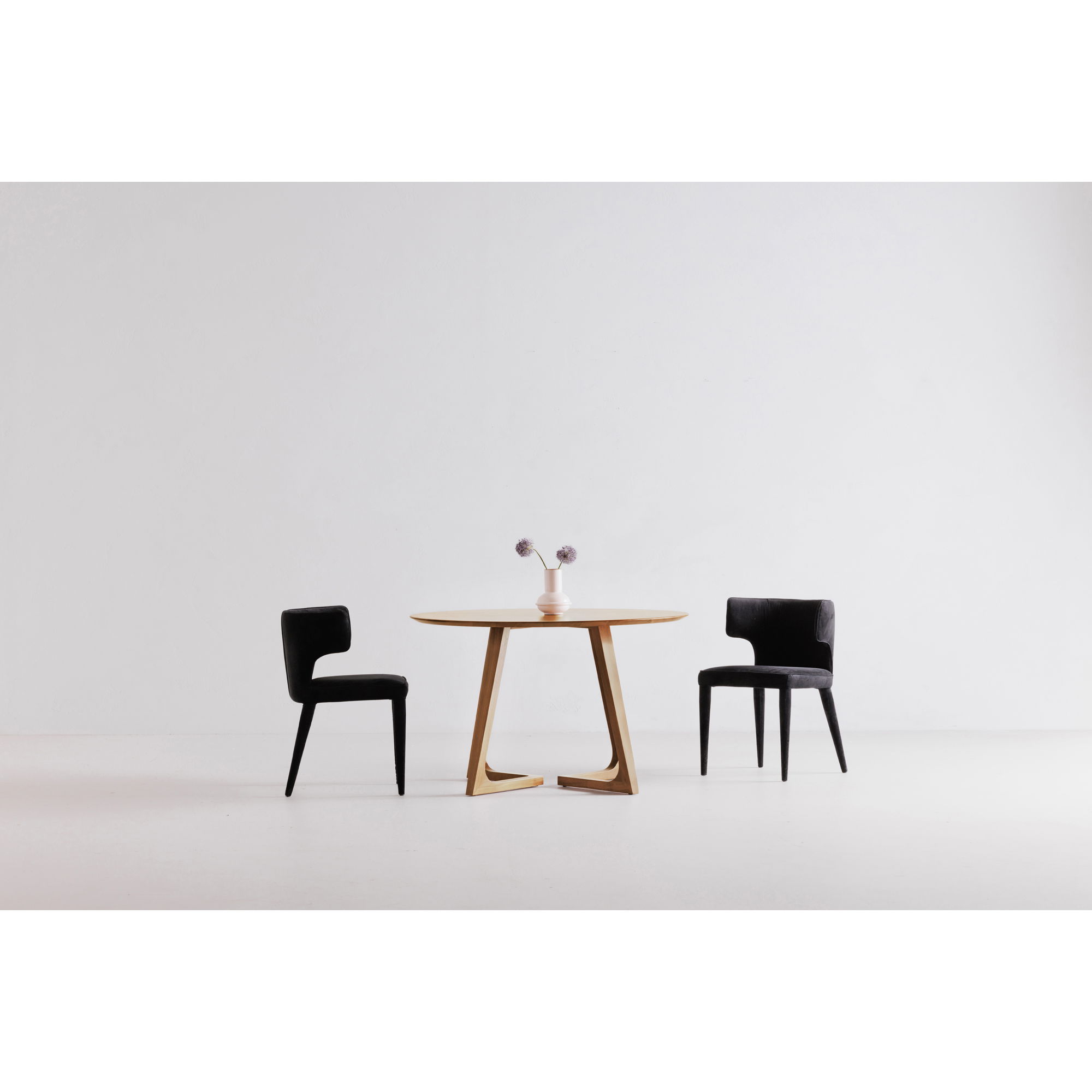 Godenza Round Dining Table Natural Oak, by Moe's Home, 47.25" width x 29.5" height x 47.25" depth View 7