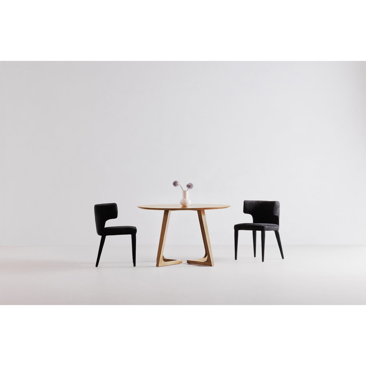 Godenza Round Dining Table Natural Oak, by Moe's Home, 47.25" width x 29.5" height x 47.25" depth View 7