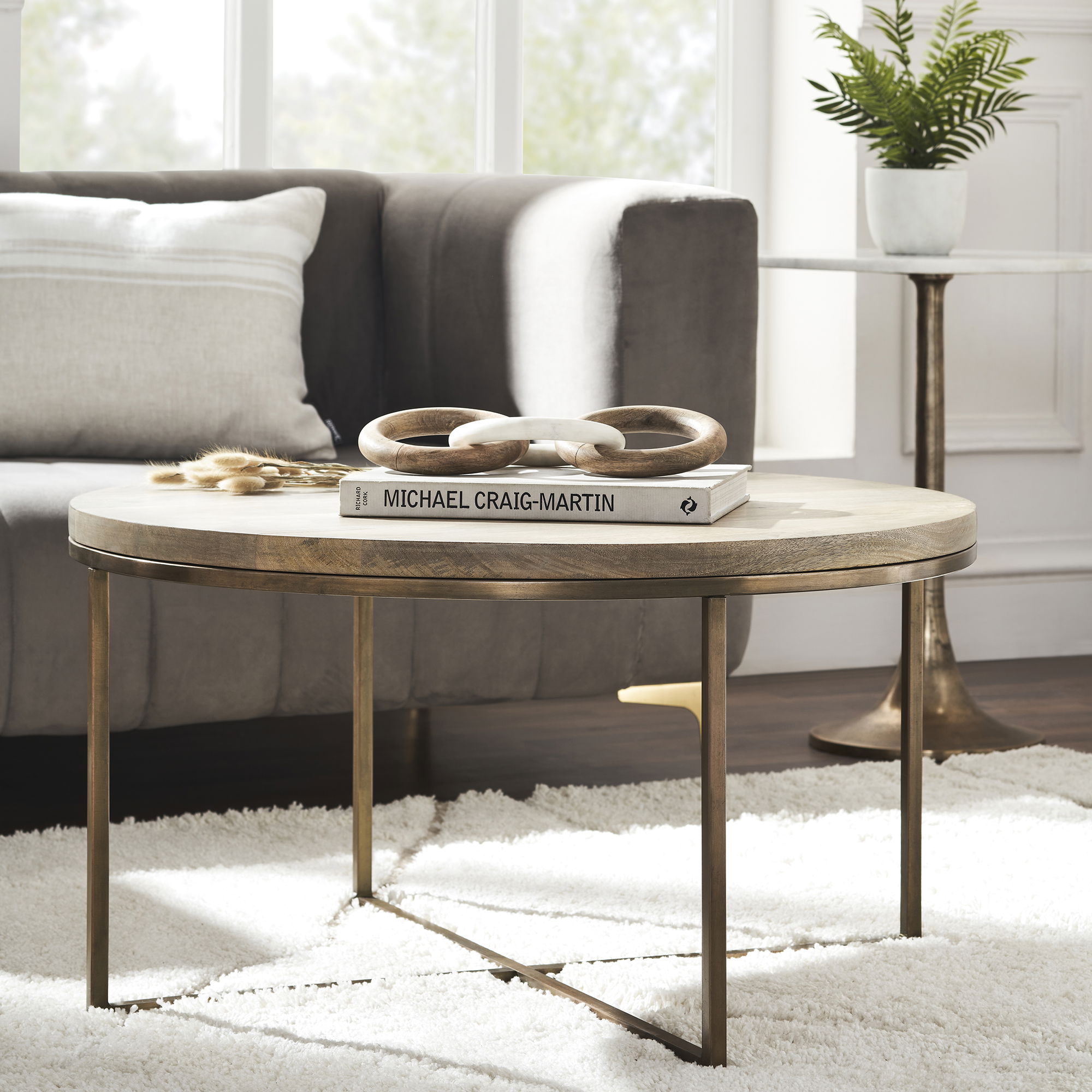Liana Table large image 