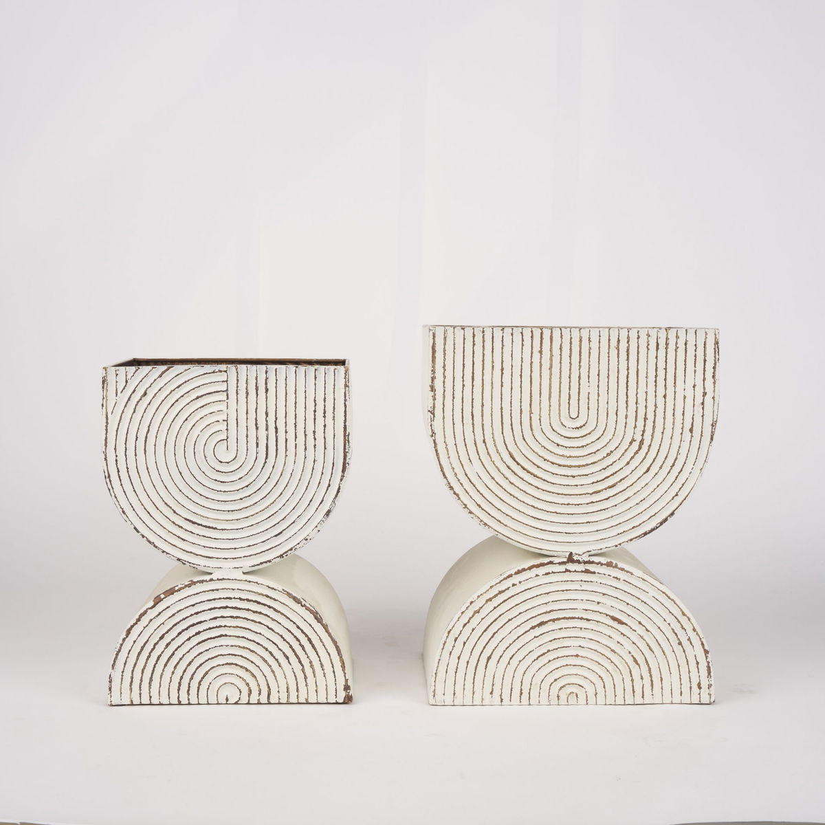 Medina Off White with Gold Antiquing Tall Metal Planters (Set of 2), by Mercana, 9.45" length x 7.09" width x 12.4" height View 3