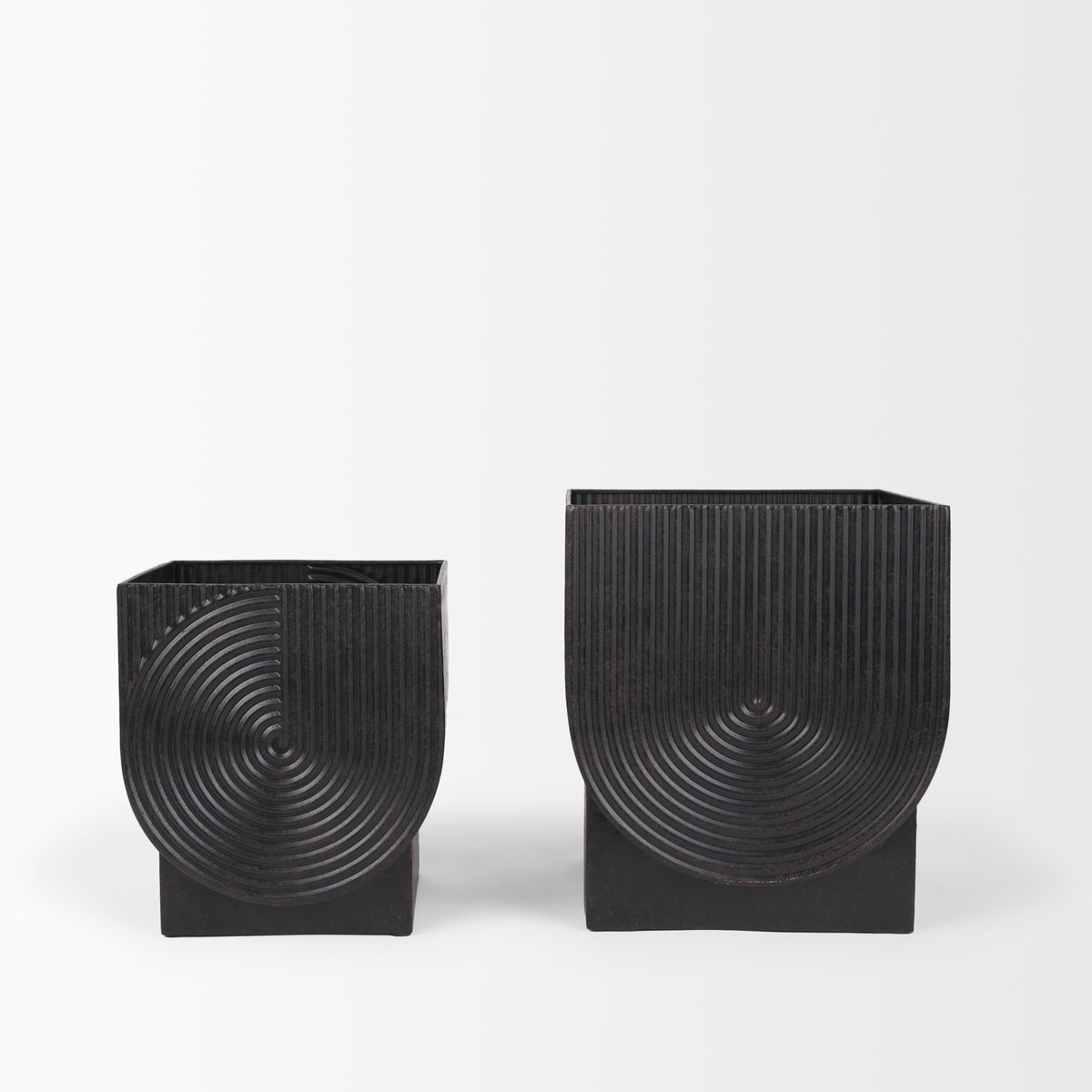 Medina Antiqued Black Metal Planters  (Set of 2), by Mercana, 9.45" length x 9.45" width x 11.02" height View 3