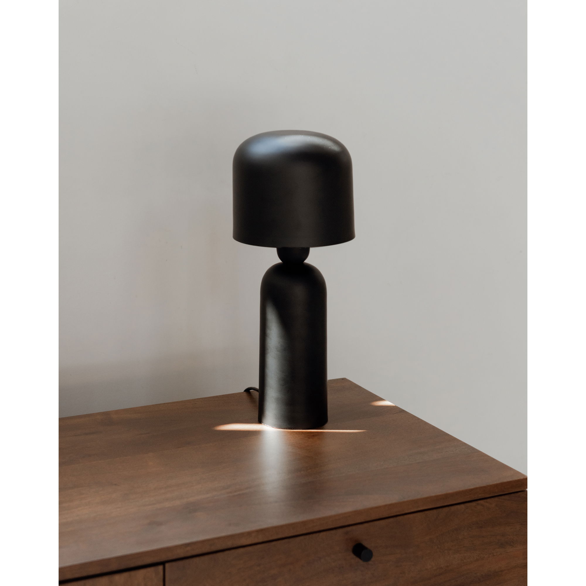 Echo Lamp Black, Table Lamp by Moe's Home, 6" width x 15.5" height x 6" depth View 5