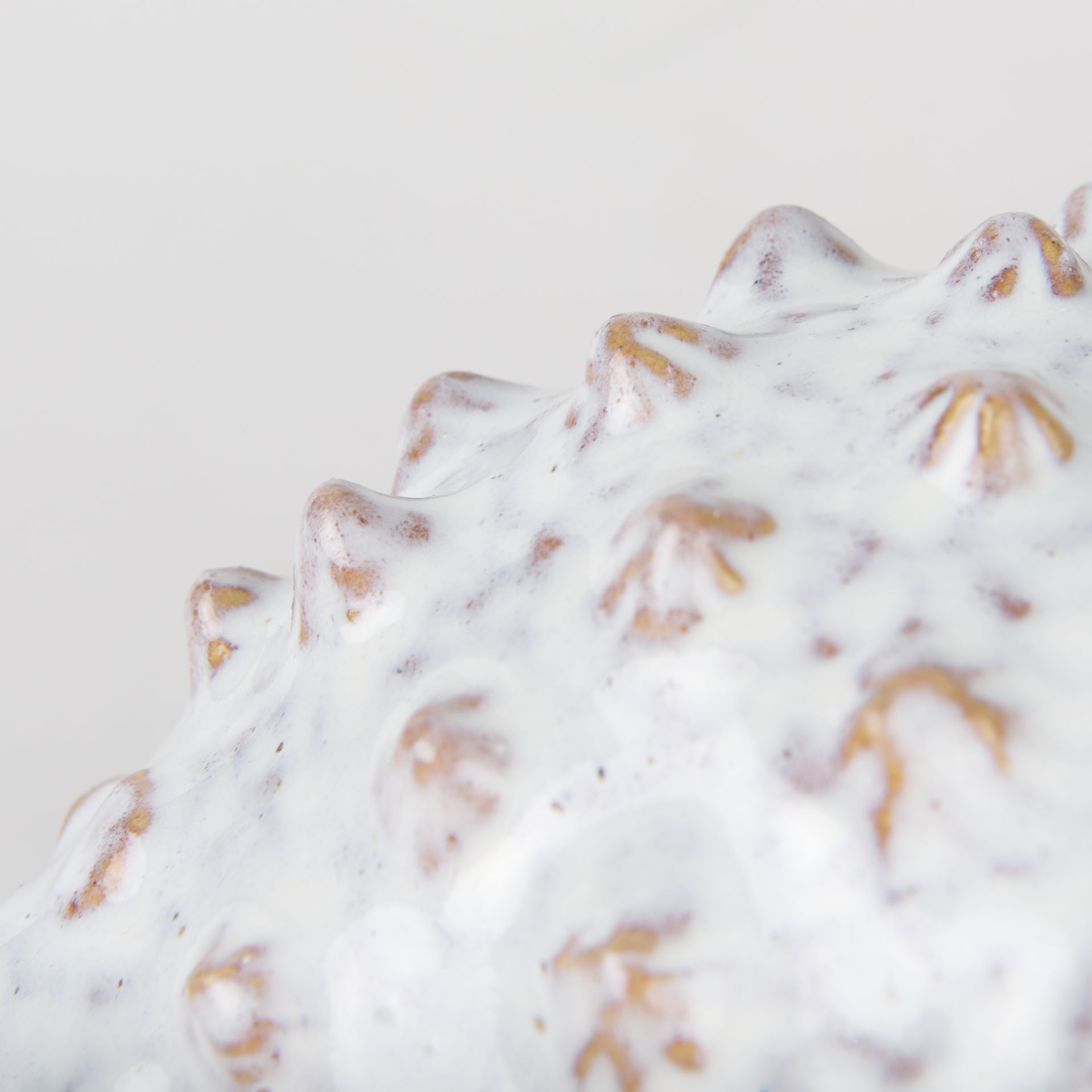 Spike II (Large) 10L x 6W Off-White Ceramic Puffer Fish large image 