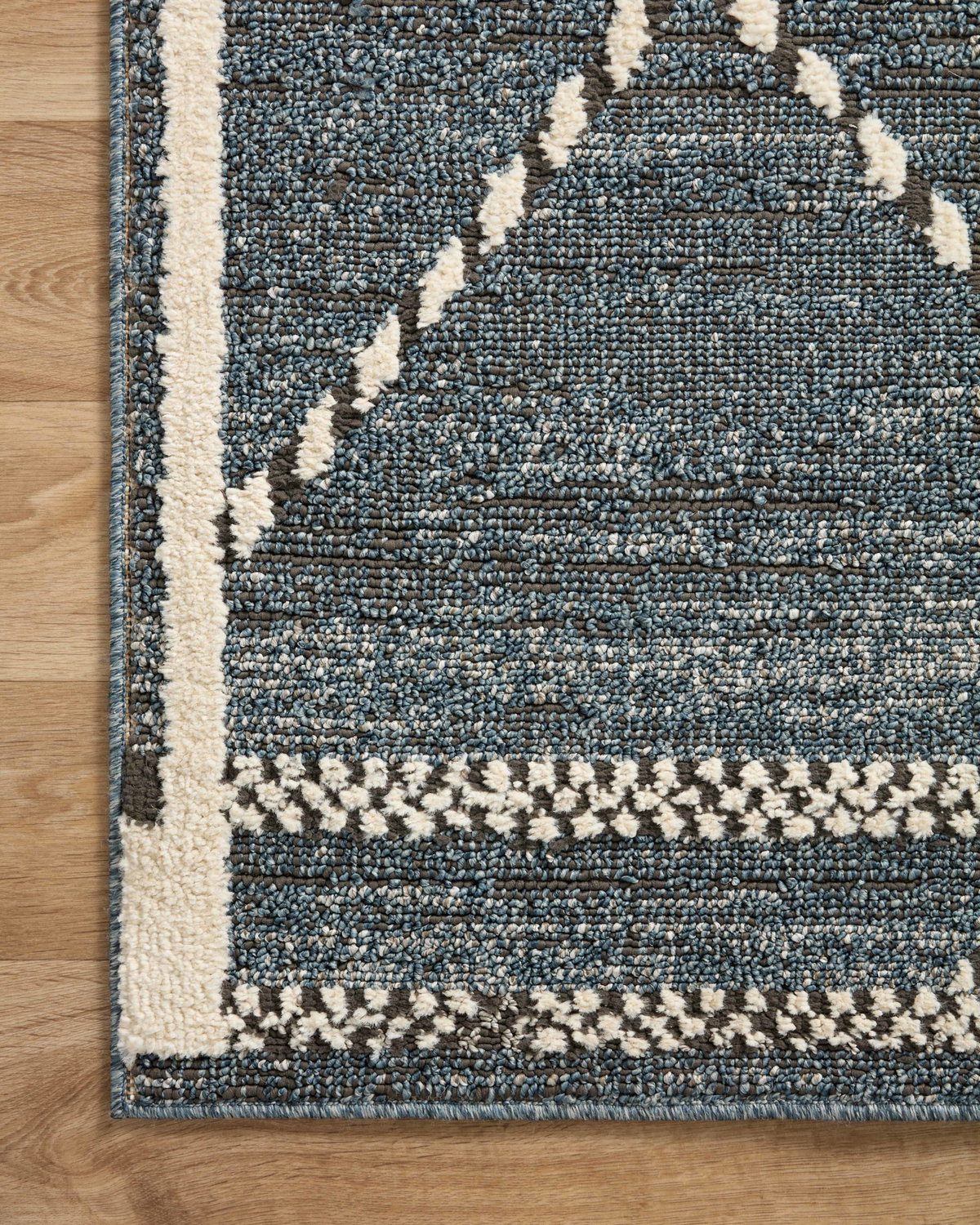 Loloi Fabian Rug, 2'7" length x 4' width View 5