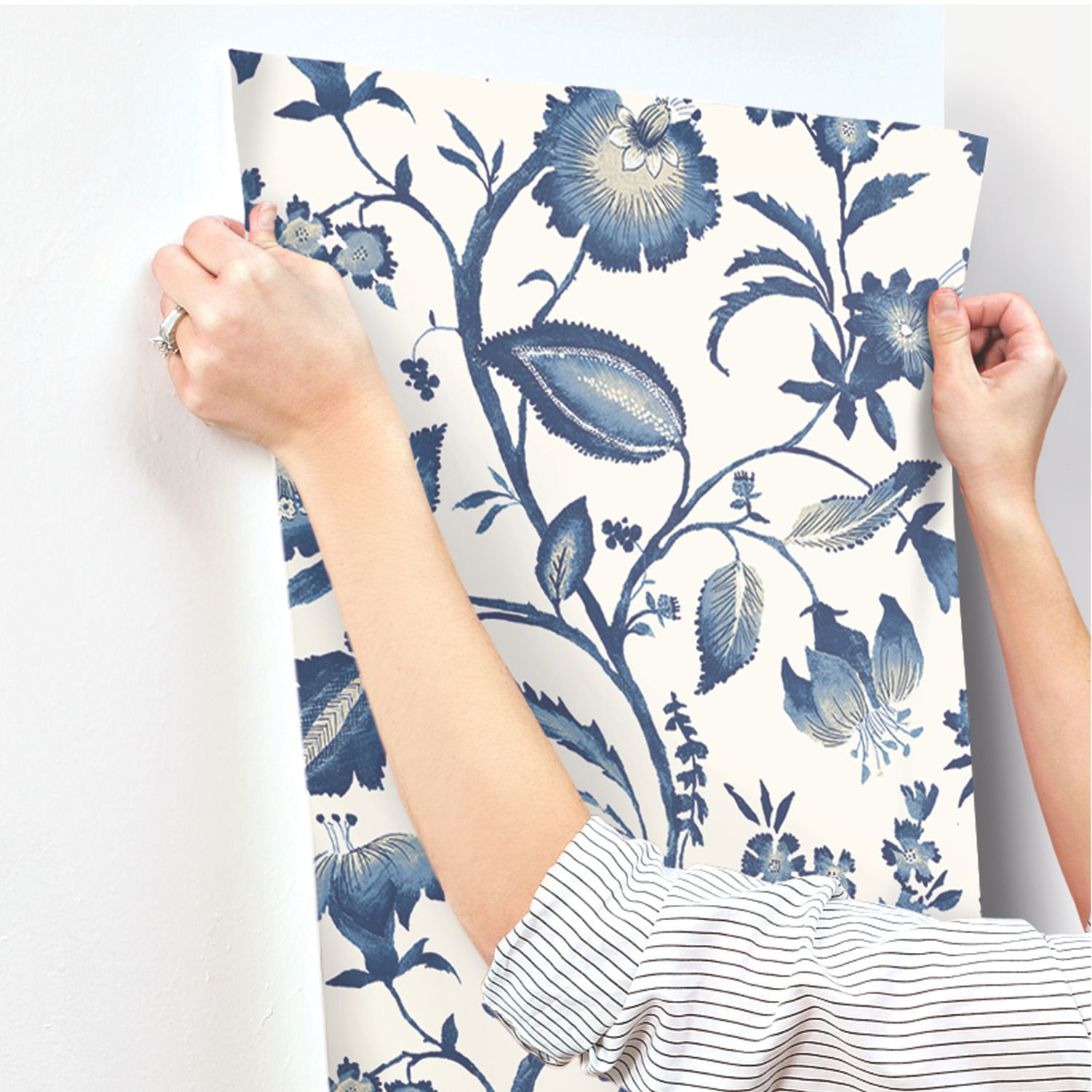 Watercolor Jacobean Blue & White Wallpaper large image 