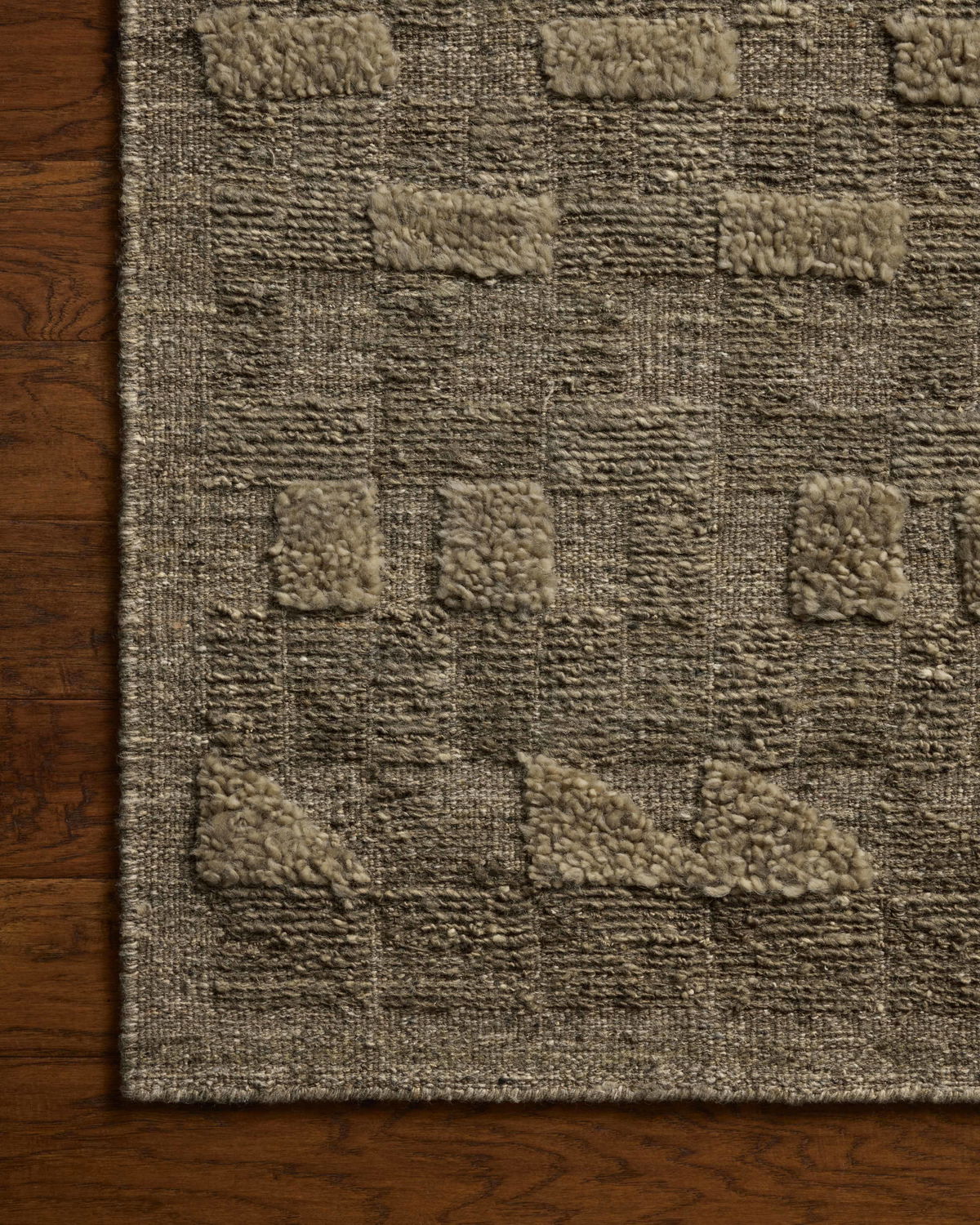 Loloi Mallory Rug, 5'6" length x 8'6" width View 4