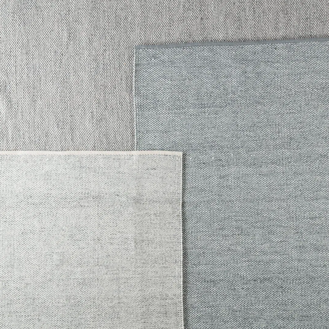 Lamanda Indoor/ Outdoor Solid Light Gray/ Ivory Area Rug large image 