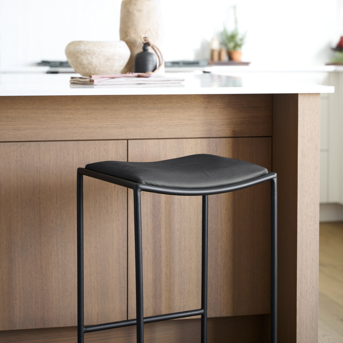 Taniel Backless 27.25in Seat Counter Stool | Black Leather with Metal, Counter & Bar Stool by Mercana, 18" length x 16" width x 27.75" height View 4