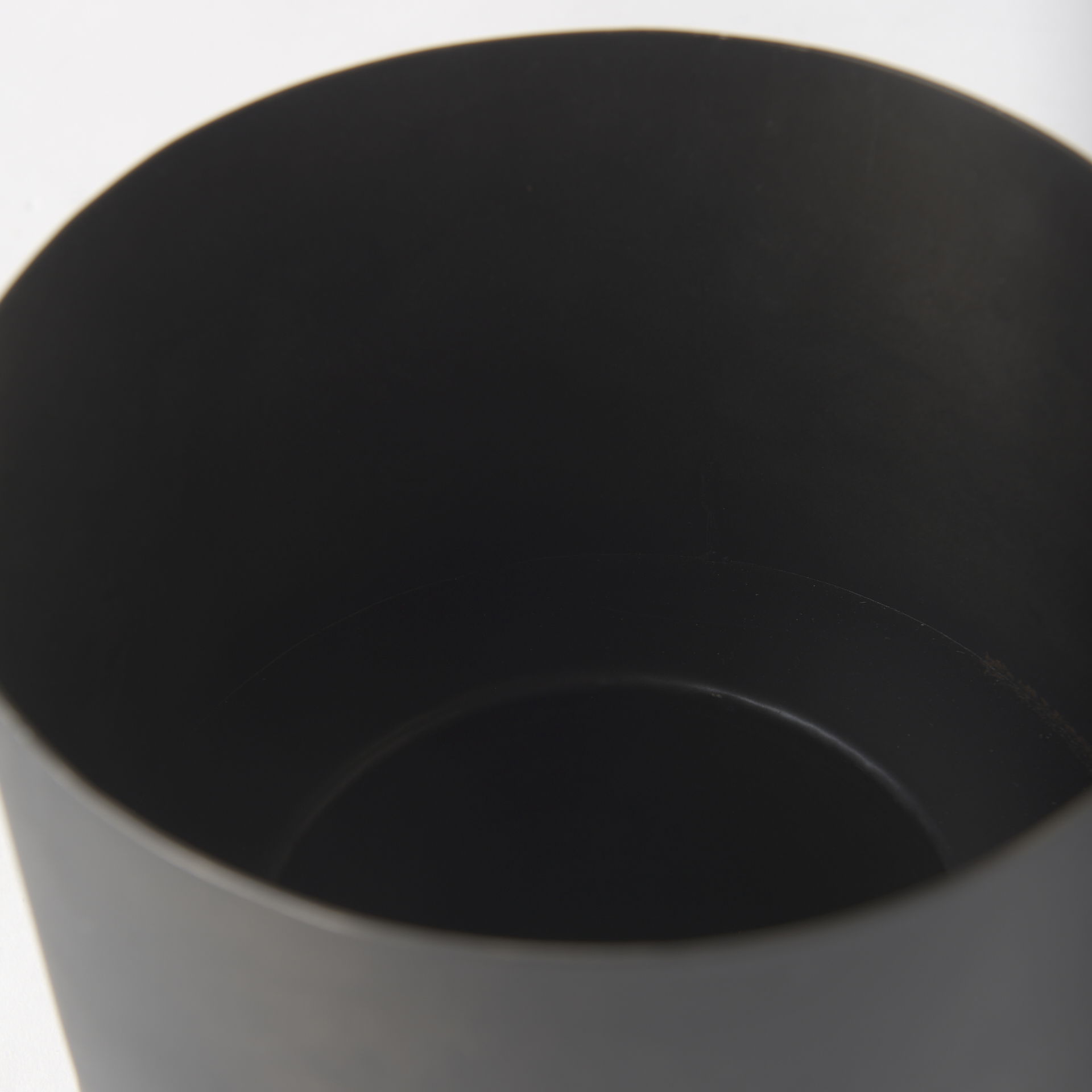 Juno 6.5H Medium Black Iron Vase large image 
