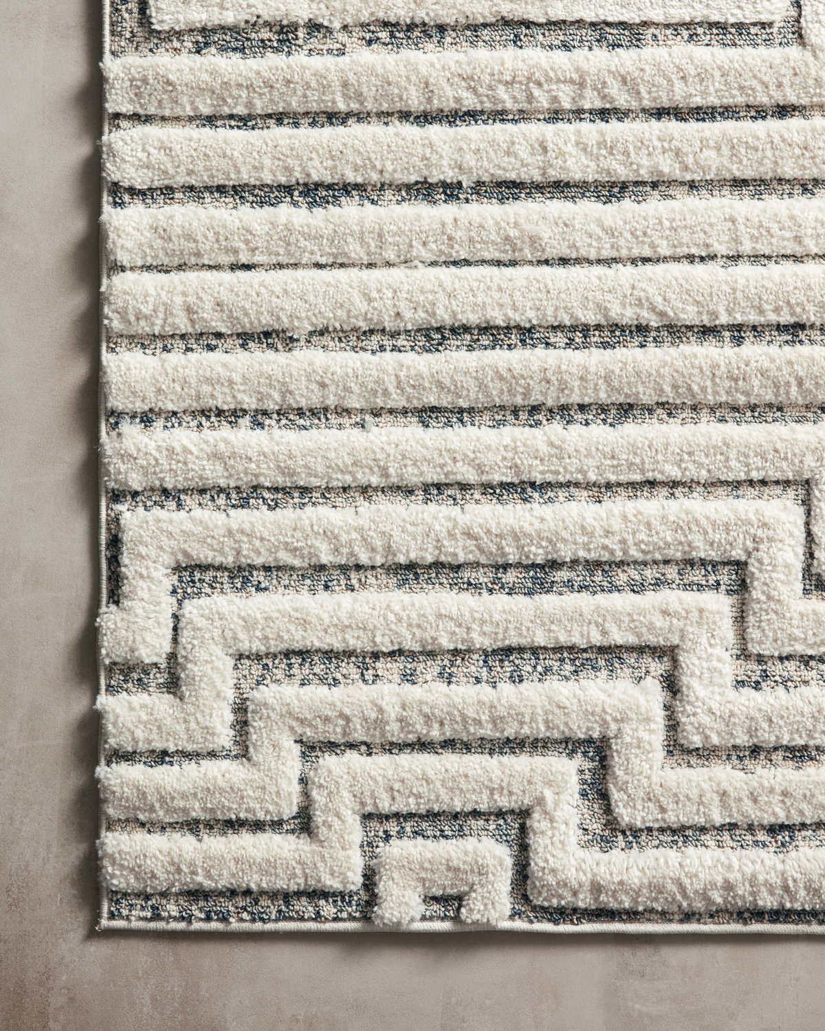 Loloi Hagen Rug, 1'6" length x 1'6" width View 4