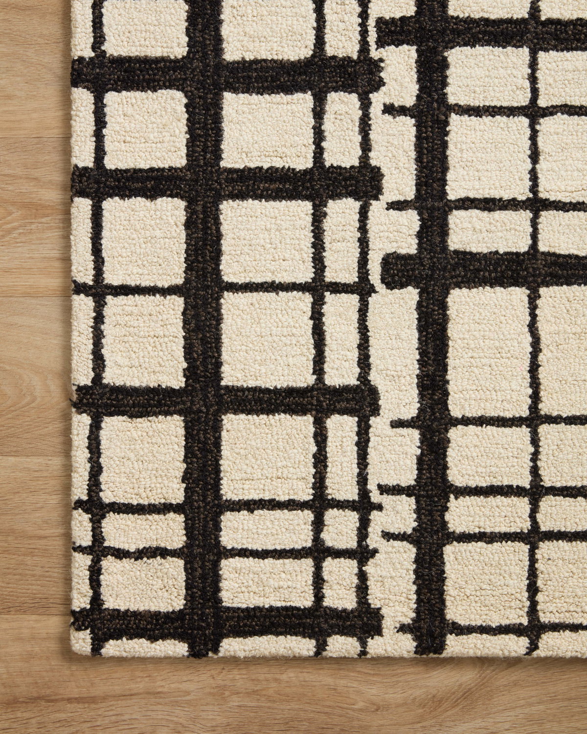 Chris Loves Julia x Loloi Polly Rug, 5' length x 7'6" width View 5