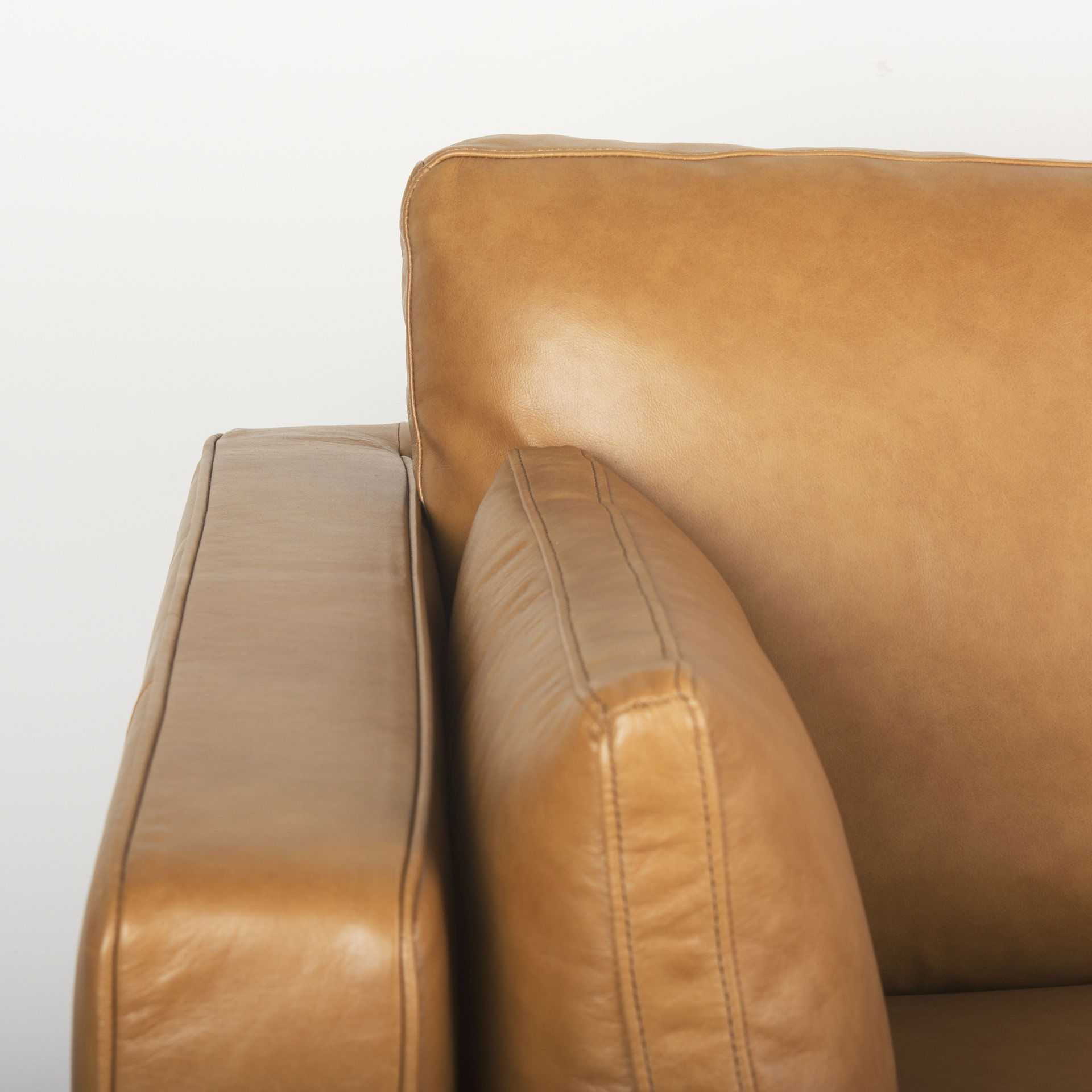 Elton 111.4L x 68.1W x 34.3H Tan Leather Right Chaise Sectional, Sectional Sofa by Mercana, 68.11" length x 34.25" width x 111.42" height View 7