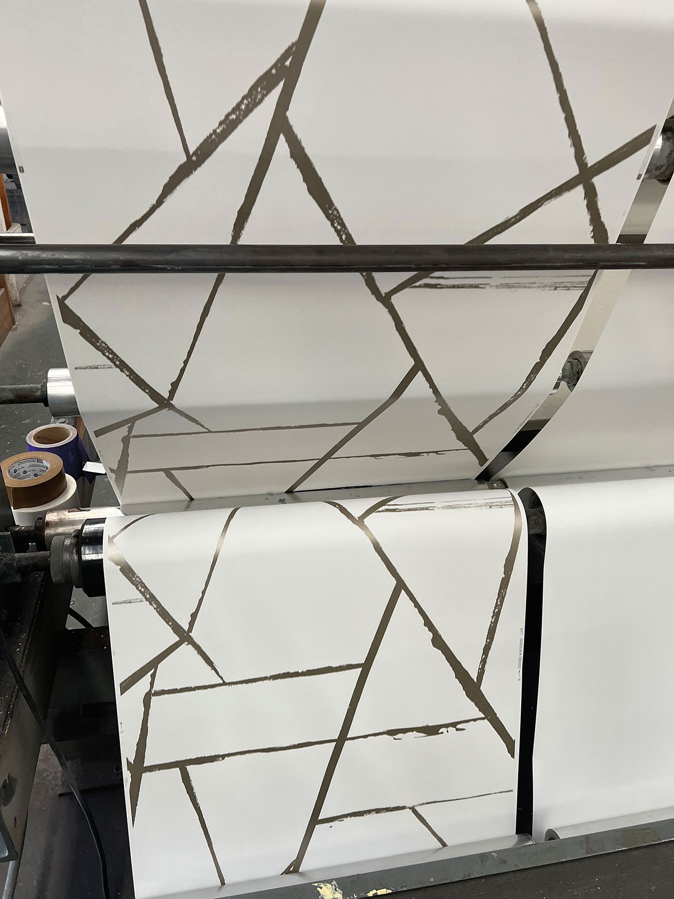 Intersect Beige Metallic Wallpaper large image 