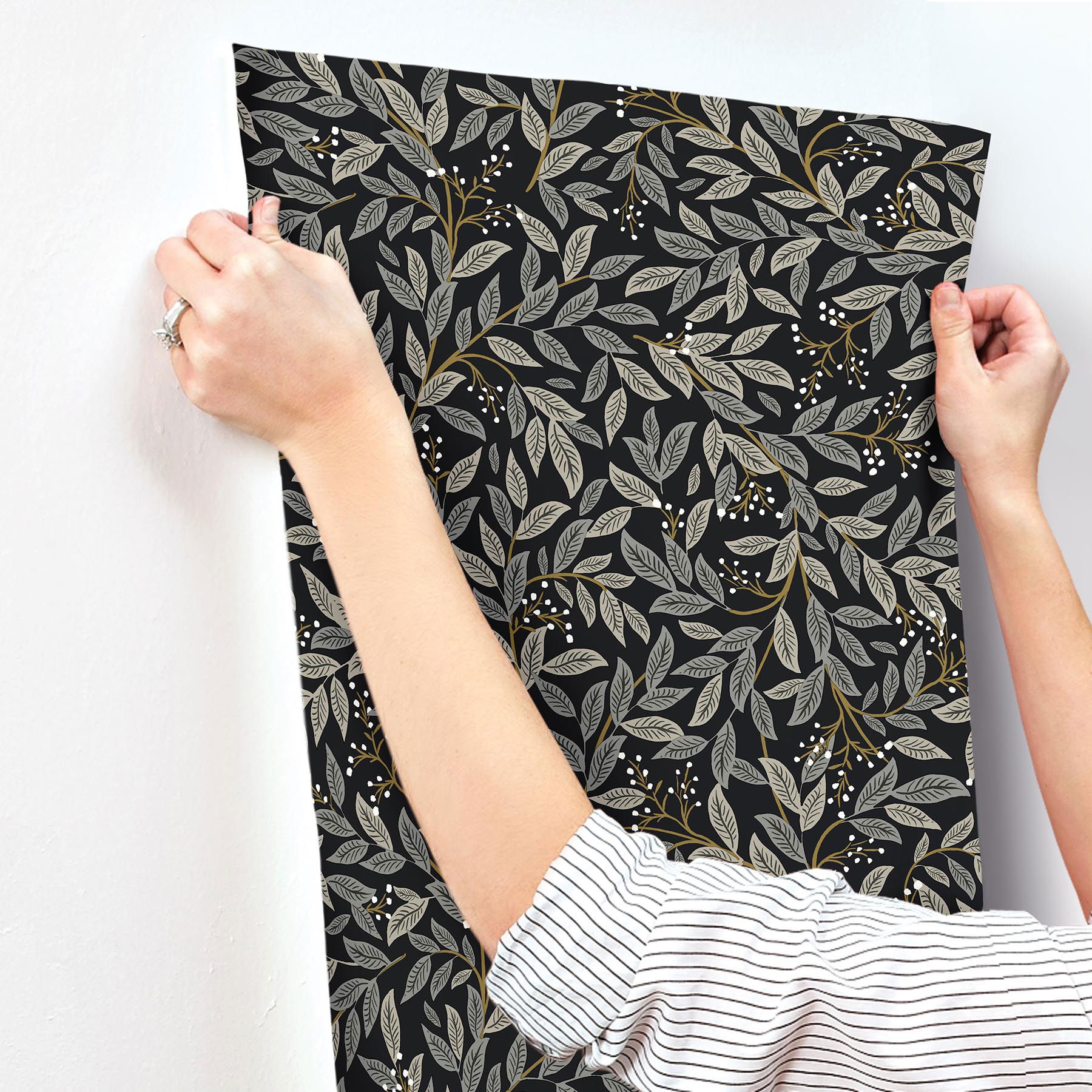Willowberry Black Wallpaper large image 