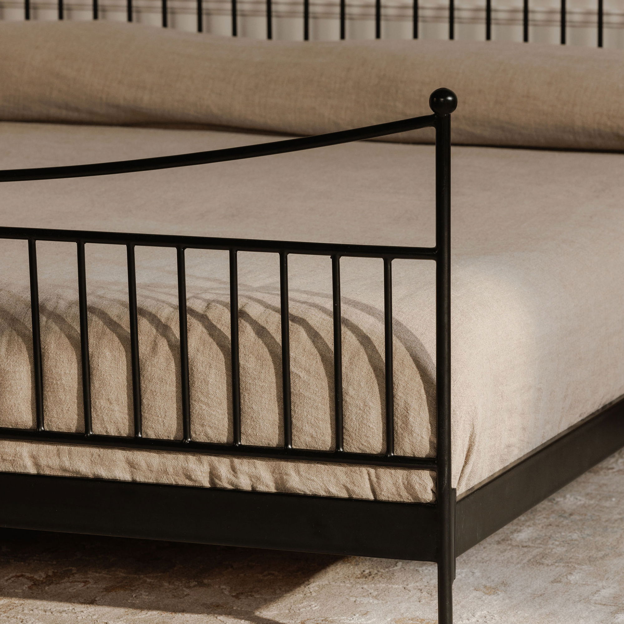 Monet Queen Bed Black large image 