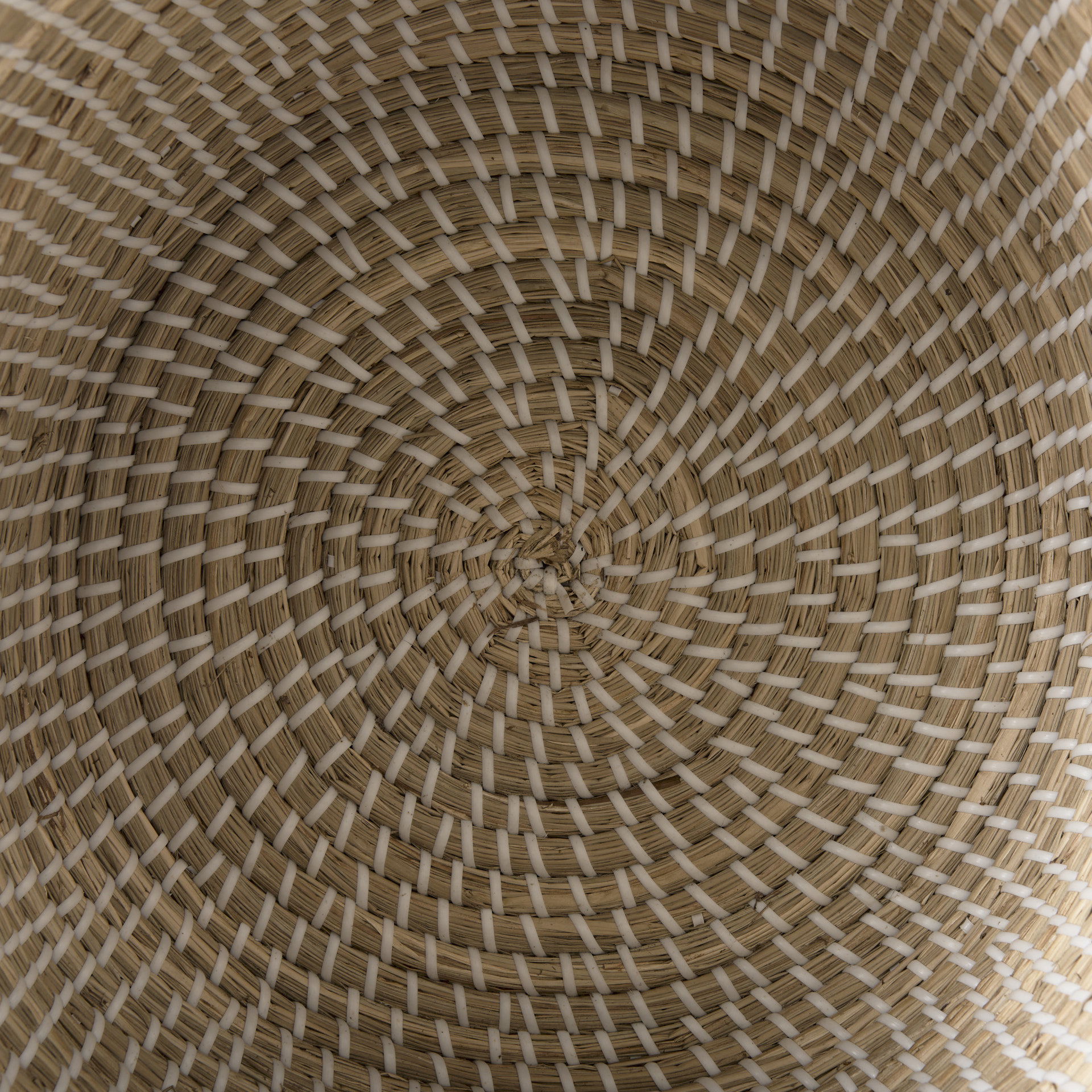 Olivia 15.7L x 15.7W x 17.3H Set of 3 Beige Seagrass Basket with Lid and Handles, Bins & Basket by Mercana, 18.5" length x 13.39" width x 14.57" height View 9