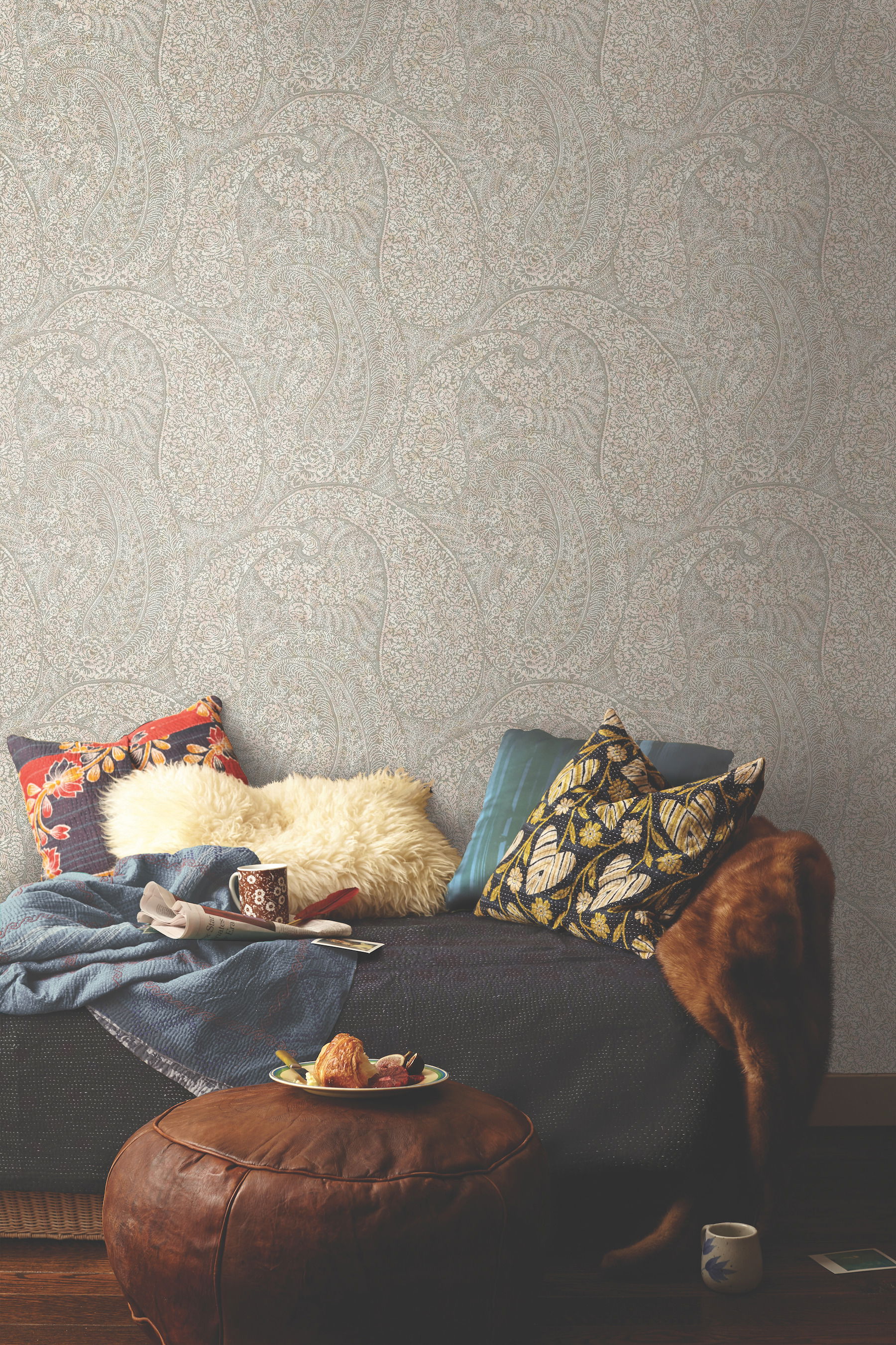Kashmir Dreams Paisley Pink Wallpaper large image 