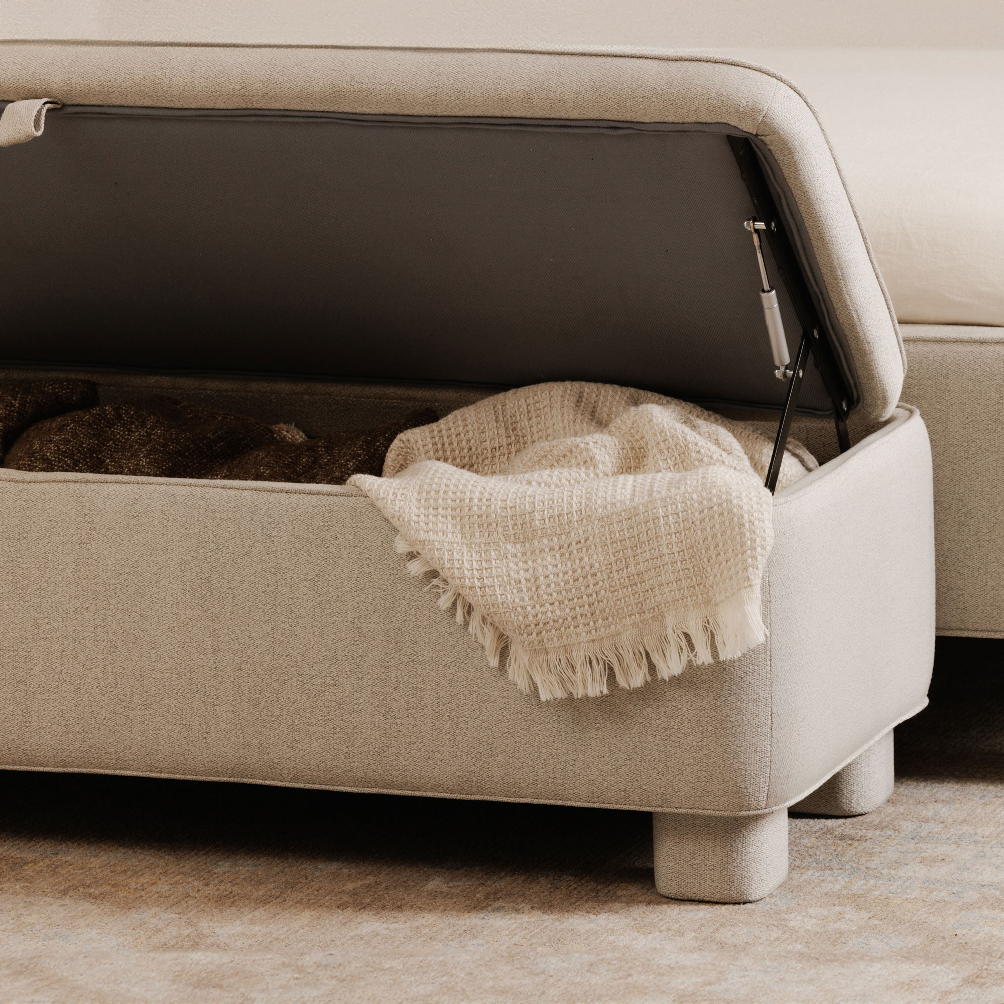 Ichigo Storage Bench Light Grey, Benche by Moe's Home, 59" width x 18" height x 20" depth View 10