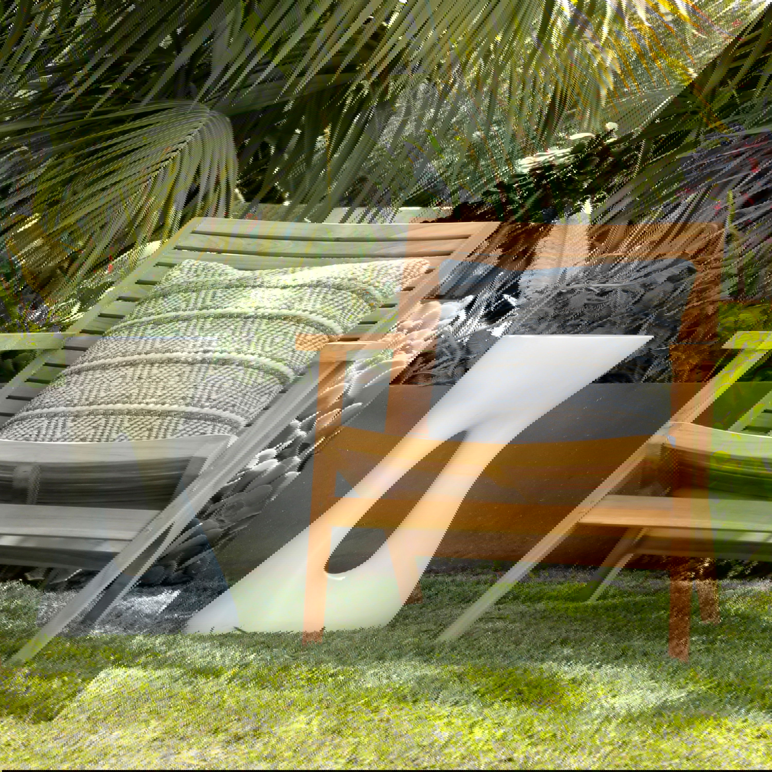 Carolina  Side Table White, Side & End Table by Dovetail, 14.5" width x 22" height x 11" depth View 4