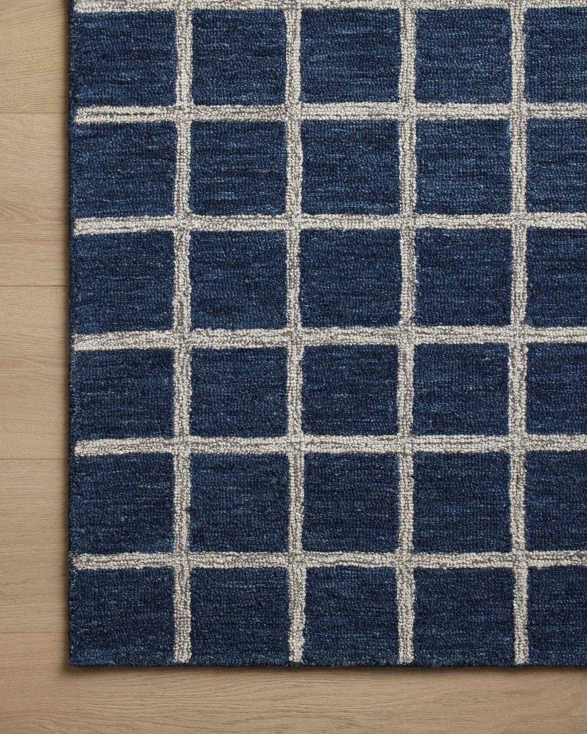 Chris Loves Julia x Loloi Polly Rug, 5' length x 7'6" width View 5