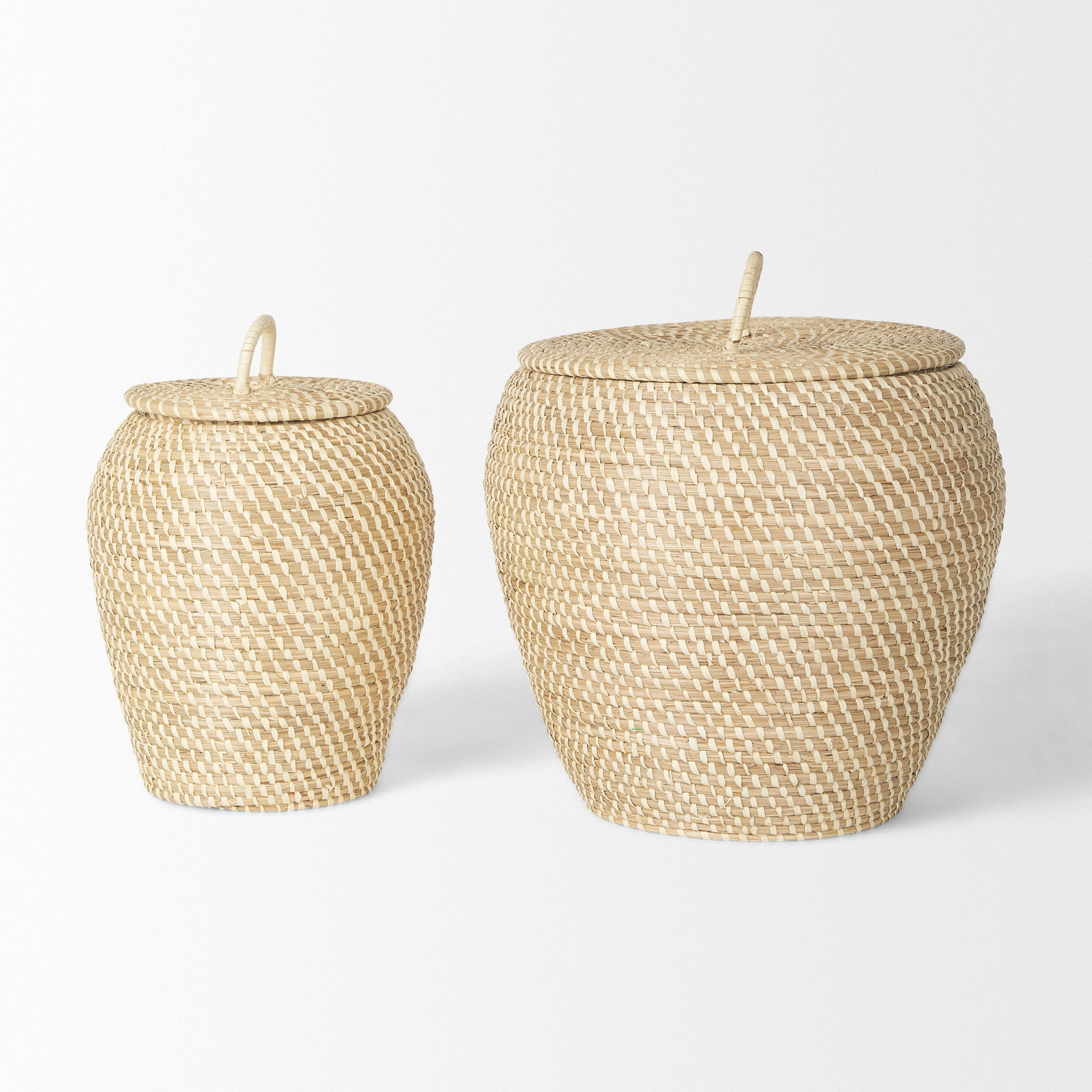 Kalopa Set of 2 Seagrass Floor Baskets with Flat Handled Lid, Bins & Basket by Mercana, 13" length x 13" width x 15.7" height View 4