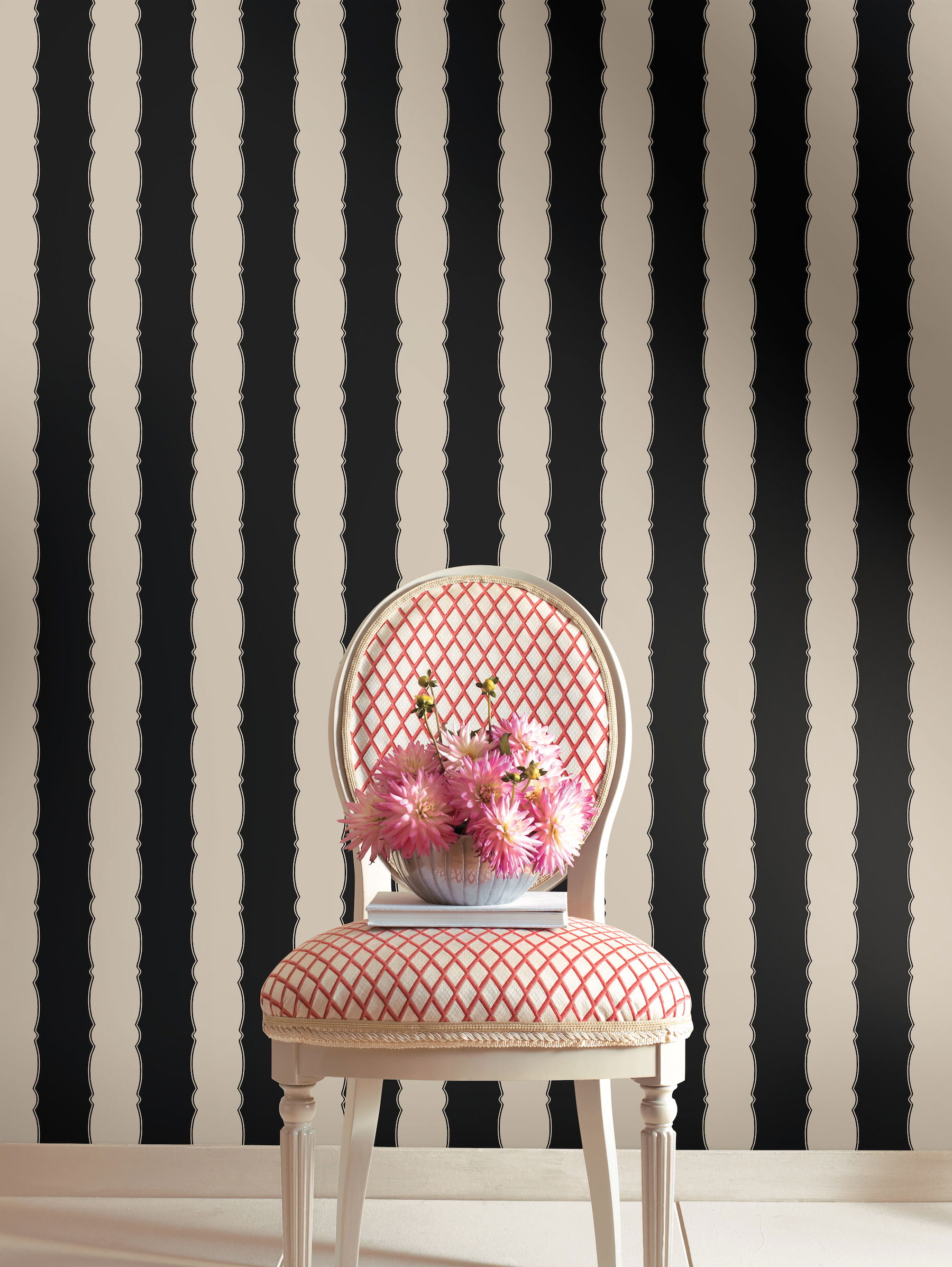 Scalloped Stripe Black Wallpaper large image 