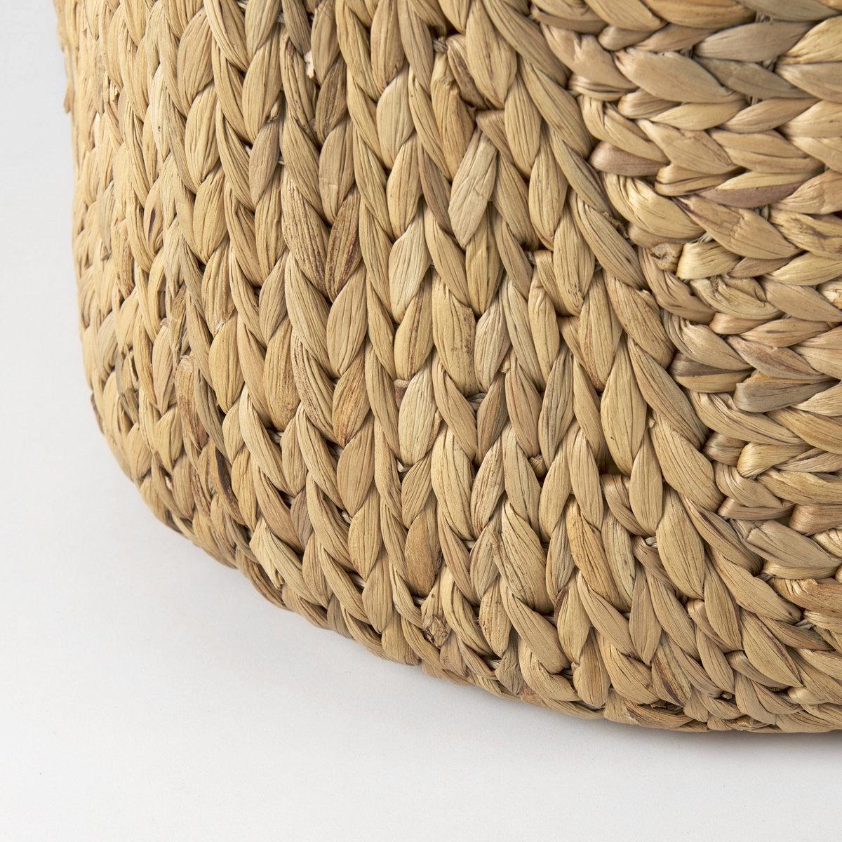Sivan  (Set of 3) Light Brown Water Hyacinth Round Basket with Handles, Bins & Basket by Mercana, 19.69" length x 19.69" width x 23.62" height View 7