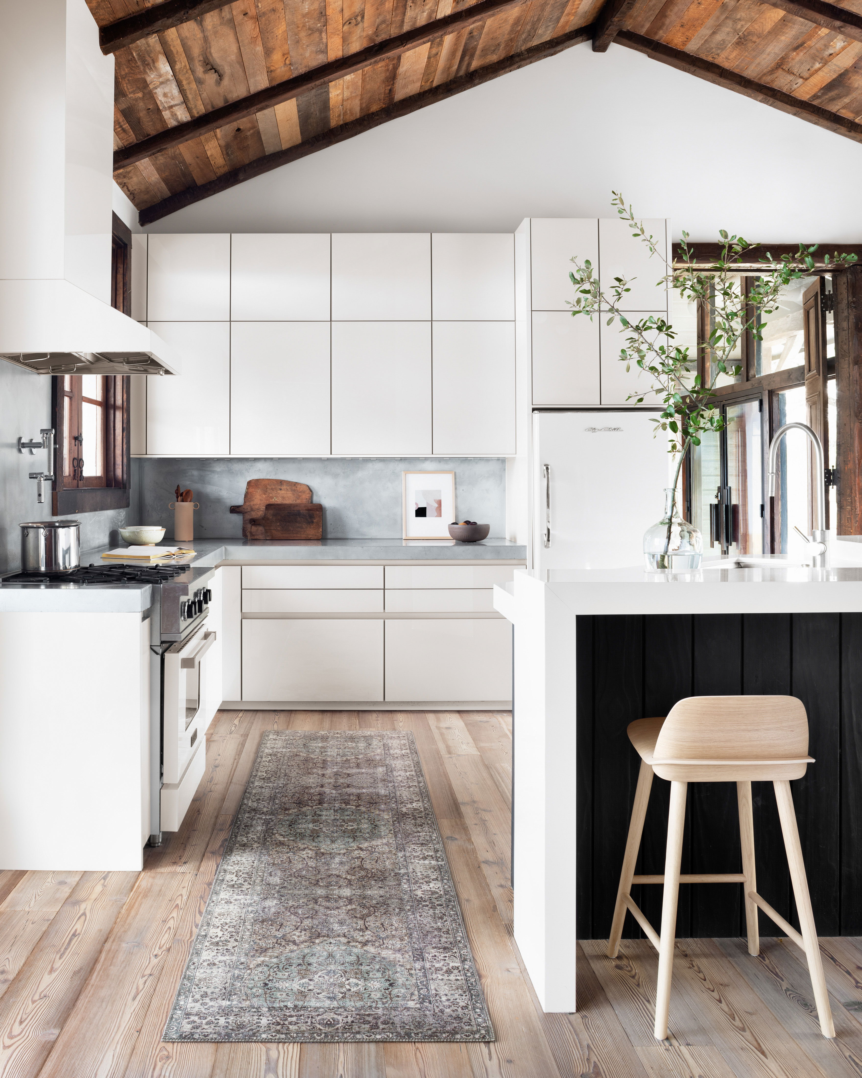 Loloi II Layla Rug, 2' length x 5' width View 4