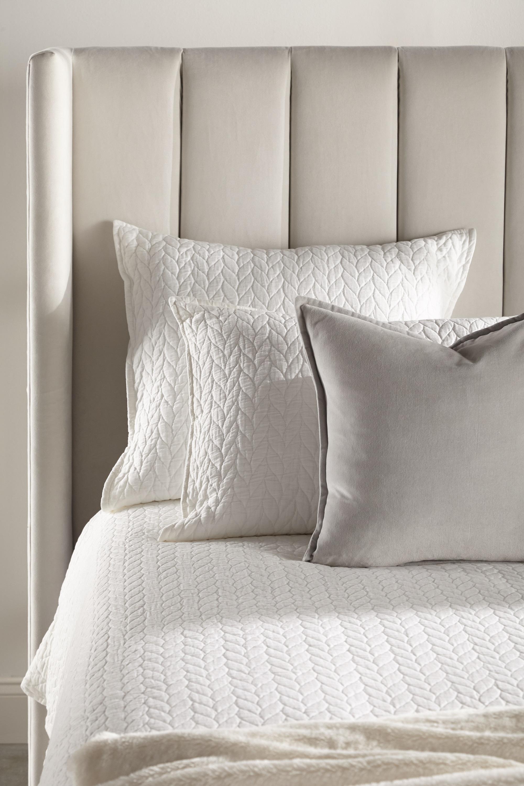 Chandler Cal King Bed large image 