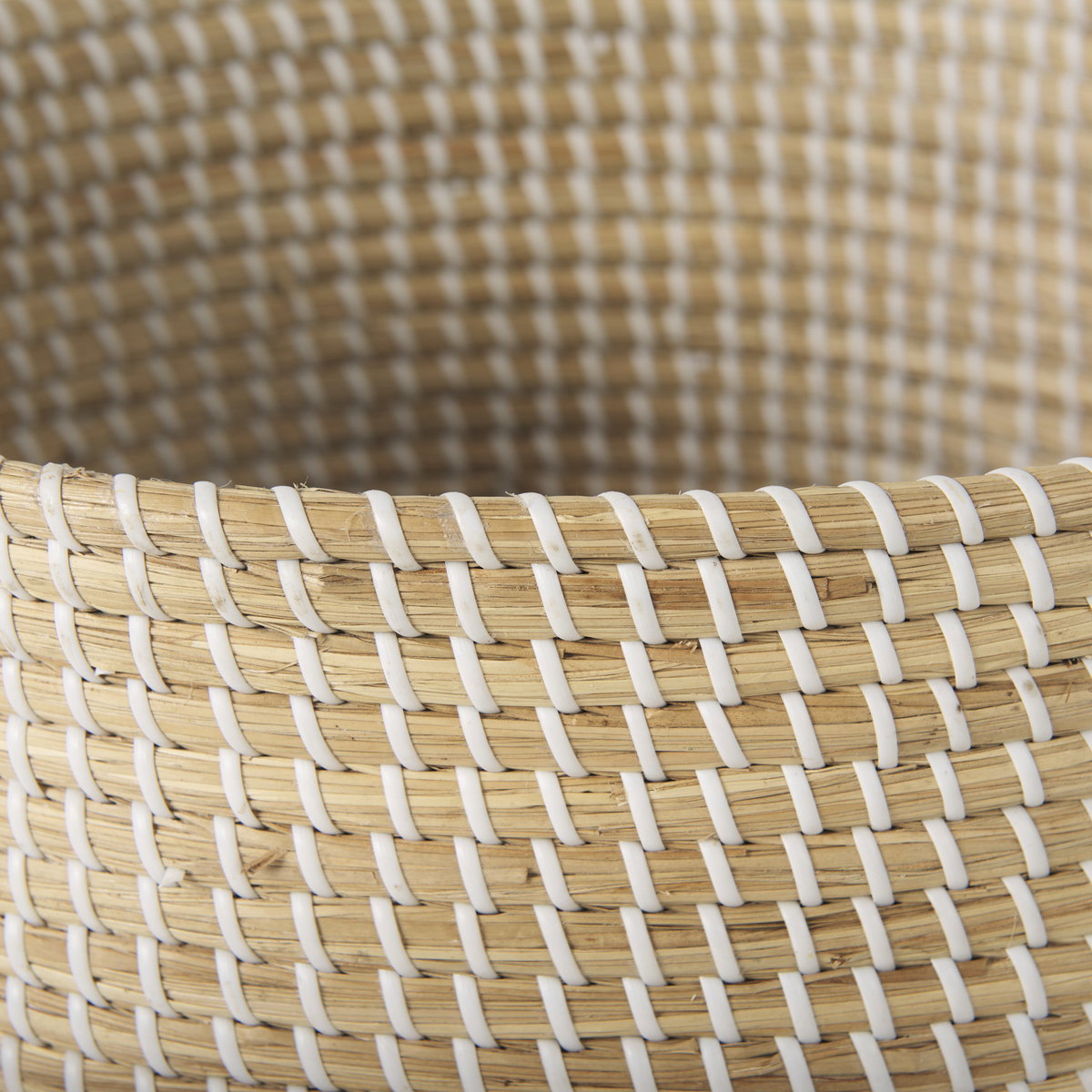 Olivia 15.7L x 15.7W x 17.3H Set of 3 Beige Seagrass Basket with Lid and Handles, Bins & Basket by Mercana, 18.5" length x 13.39" width x 14.57" height View 7