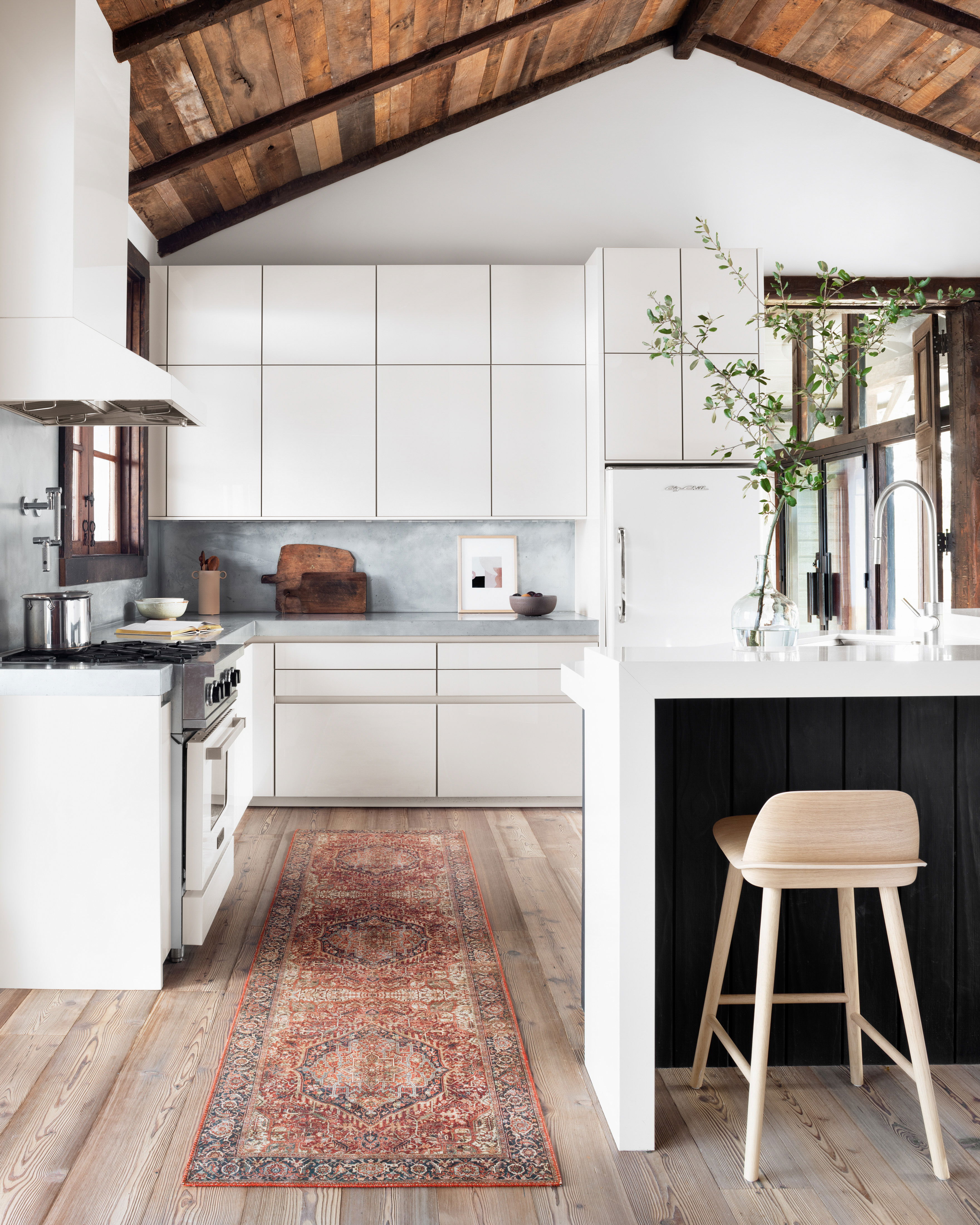 Loloi II Layla Rug, 2'6" length x 7'6" width View 4