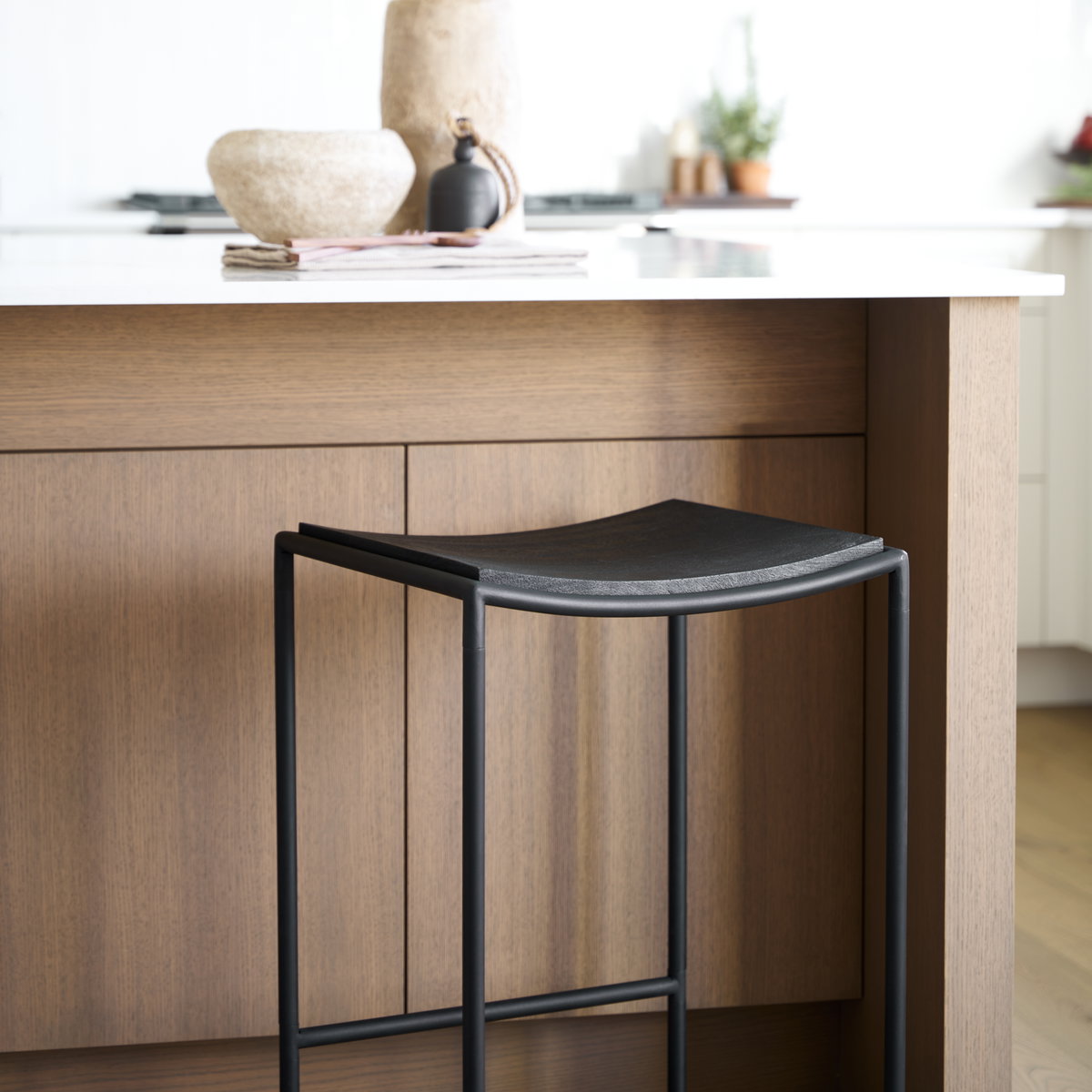 Taniel Backless 26in Seat Counter Stool | Black Wood with Black Metal, Counter & Bar Stool by Mercana, 18" length x 16" width x 27.25" height View 3