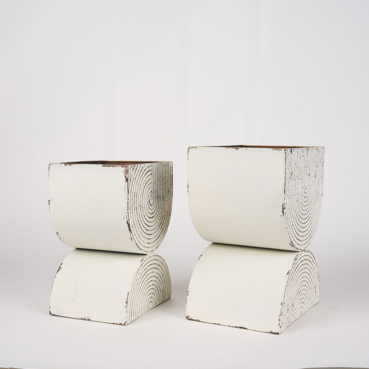 Medina Off White with Gold Antiquing Tall Metal Planters (Set of 2), by Mercana, 9.45" length x 7.09" width x 12.4" height View 5
