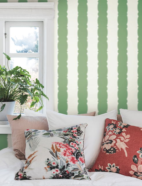 Scalloped Stripe Green Wallpaper
