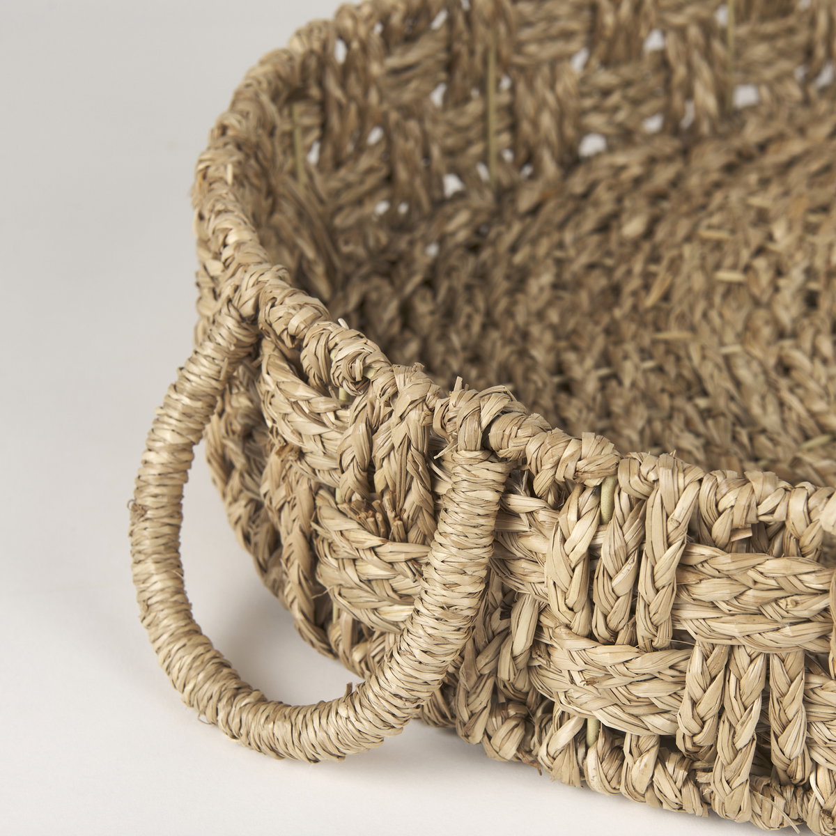 Haini Set of 2 Large Basketweave Seagrass Trays with Loop Handles, Decorative Tray by Mercana, 25.98" length x 16.14" width x 3.94" height View 9