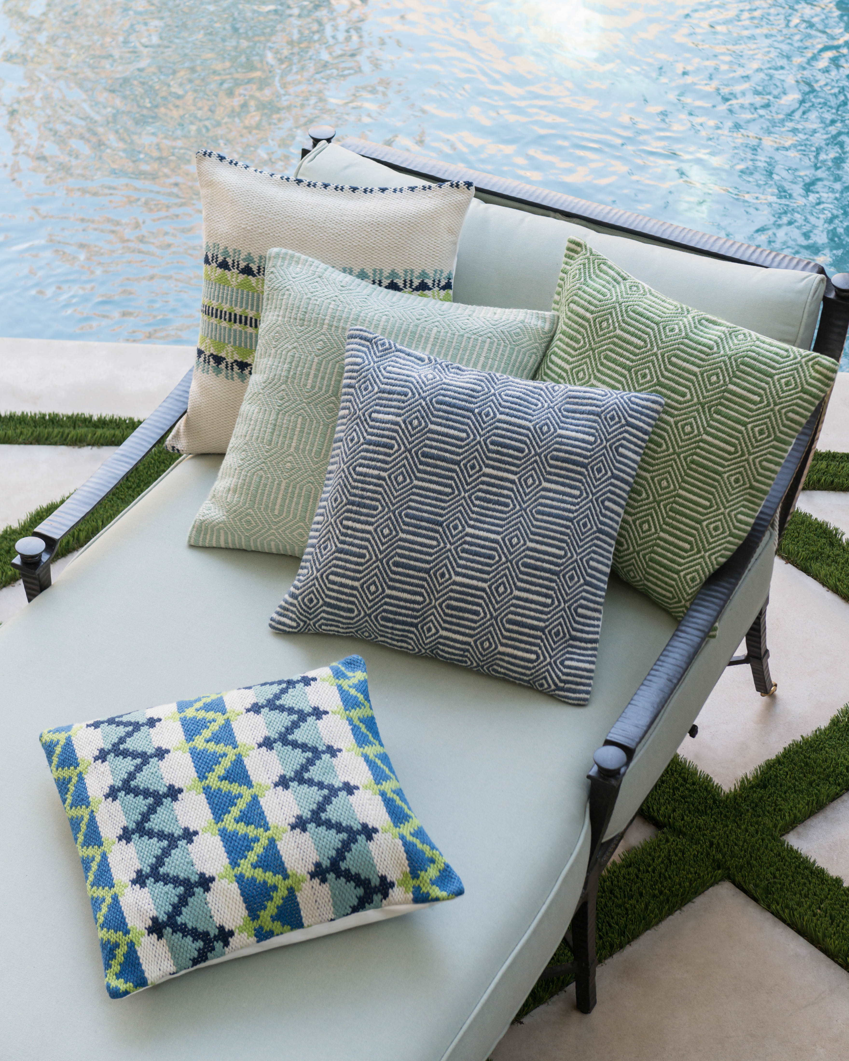 Loloi Pillows Pillow large image 
