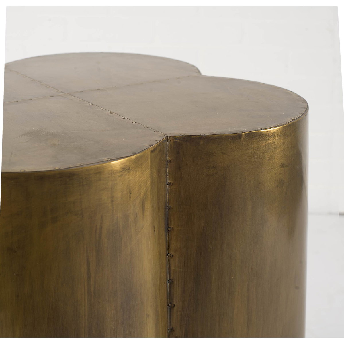 Quatrefoil 18L x 18W Gold Flower with Wooden Top Brass Cladding Accent Table, Side & End Table by Mercana, 18" length x 18" width x 22" height View 4