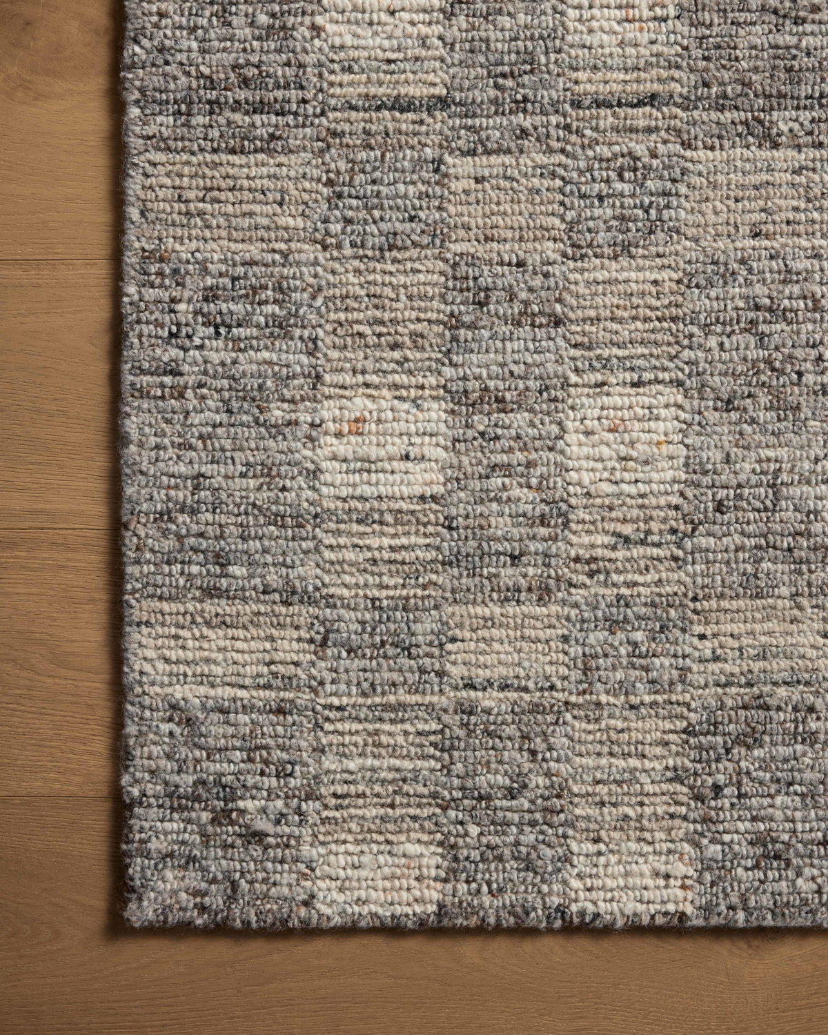 Loloi Sonya Rug, 5'6" length x 8'6" width View 4