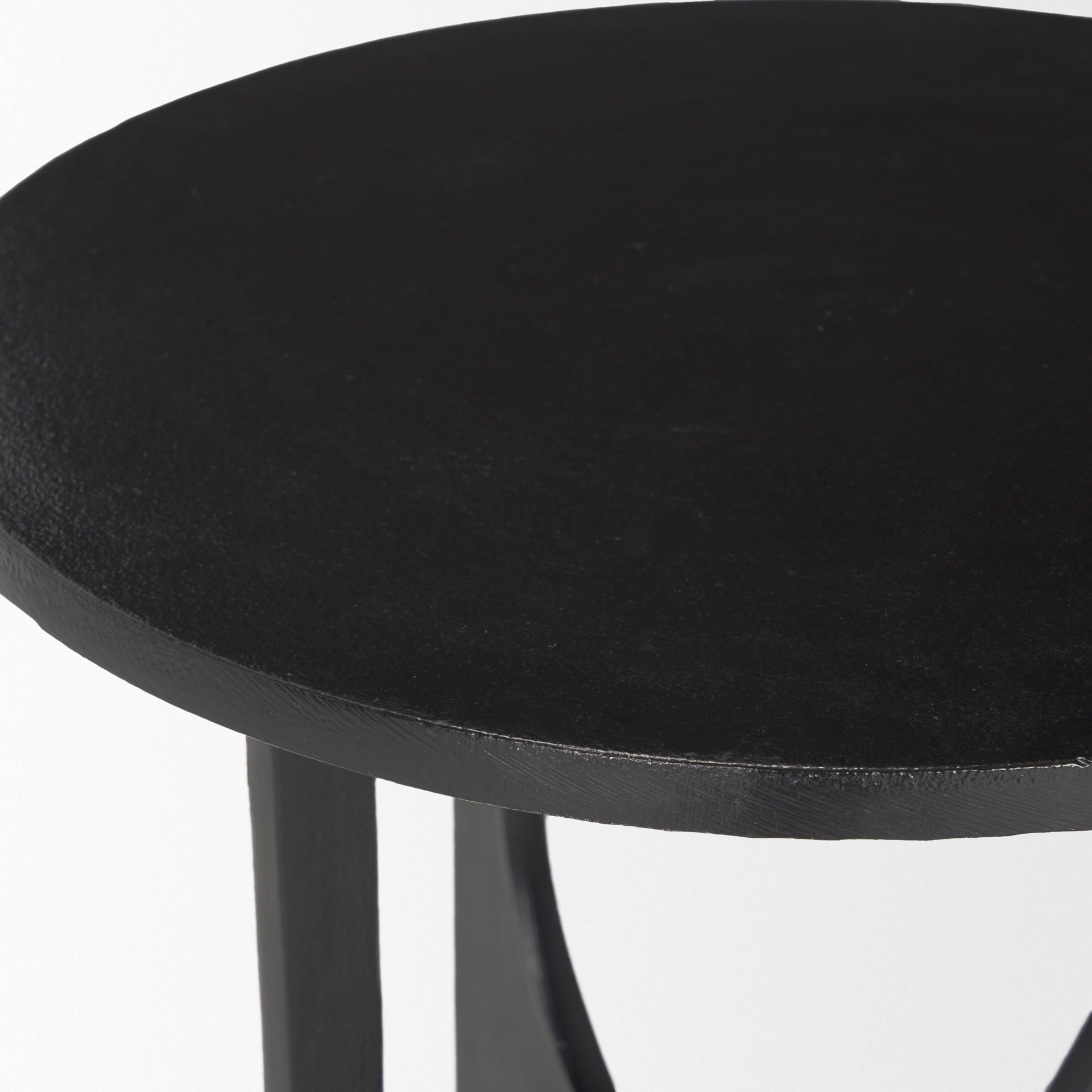 Sobi Textured Matte Black Round Metal Accent Table, Side & End Table by Mercana, 18" length x 18" width x 21.5" height View 6