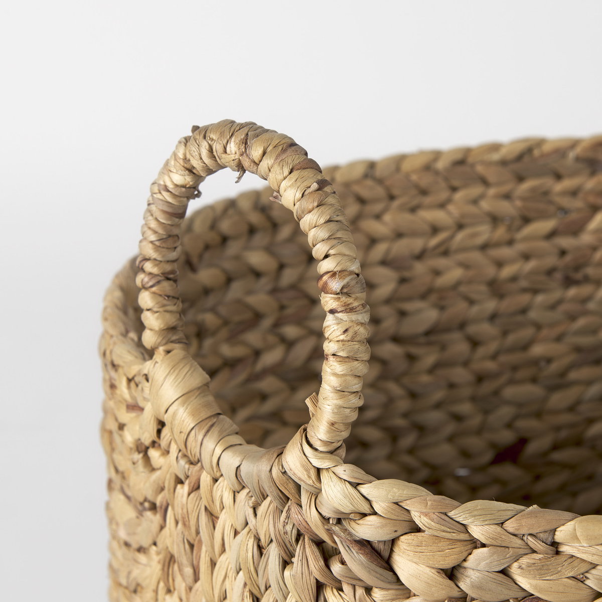 Sivan  (Set of 3) Light Brown Water Hyacinth Round Basket with Handles, Bins & Basket by Mercana, 19.69" length x 19.69" width x 23.62" height View 4