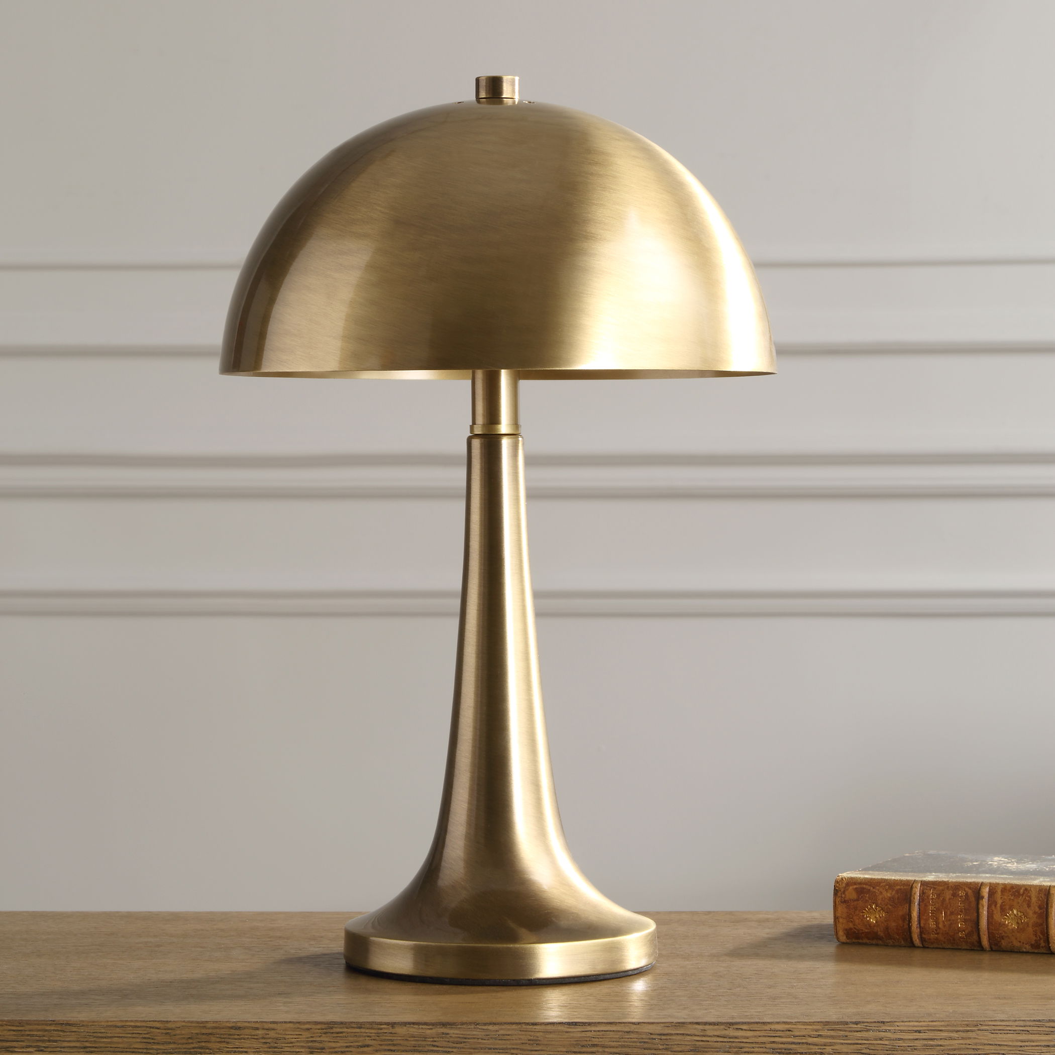 Dame Brass Table Lamp large image 