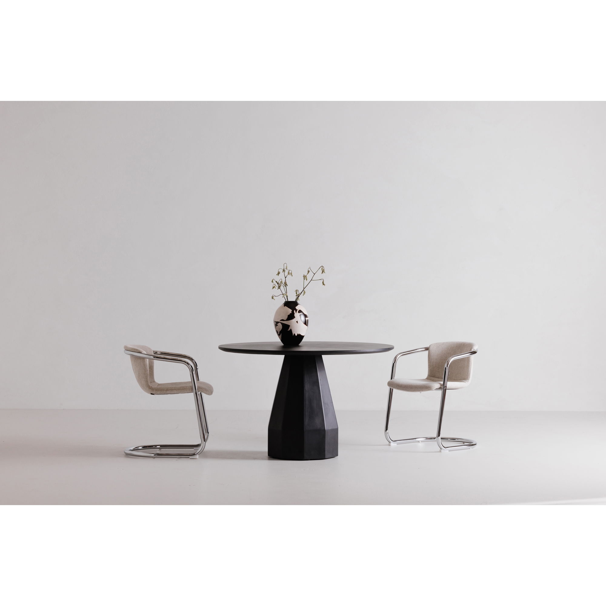Templo Outdoor Dining Table Black large image 