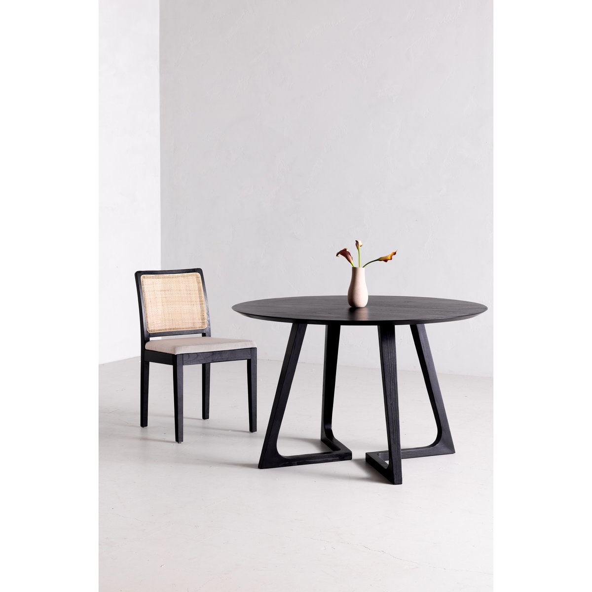 Godenza Round Dining Table Black, by Moe's Home, 47.5" width x 29.5" height x 47.5" depth View 8