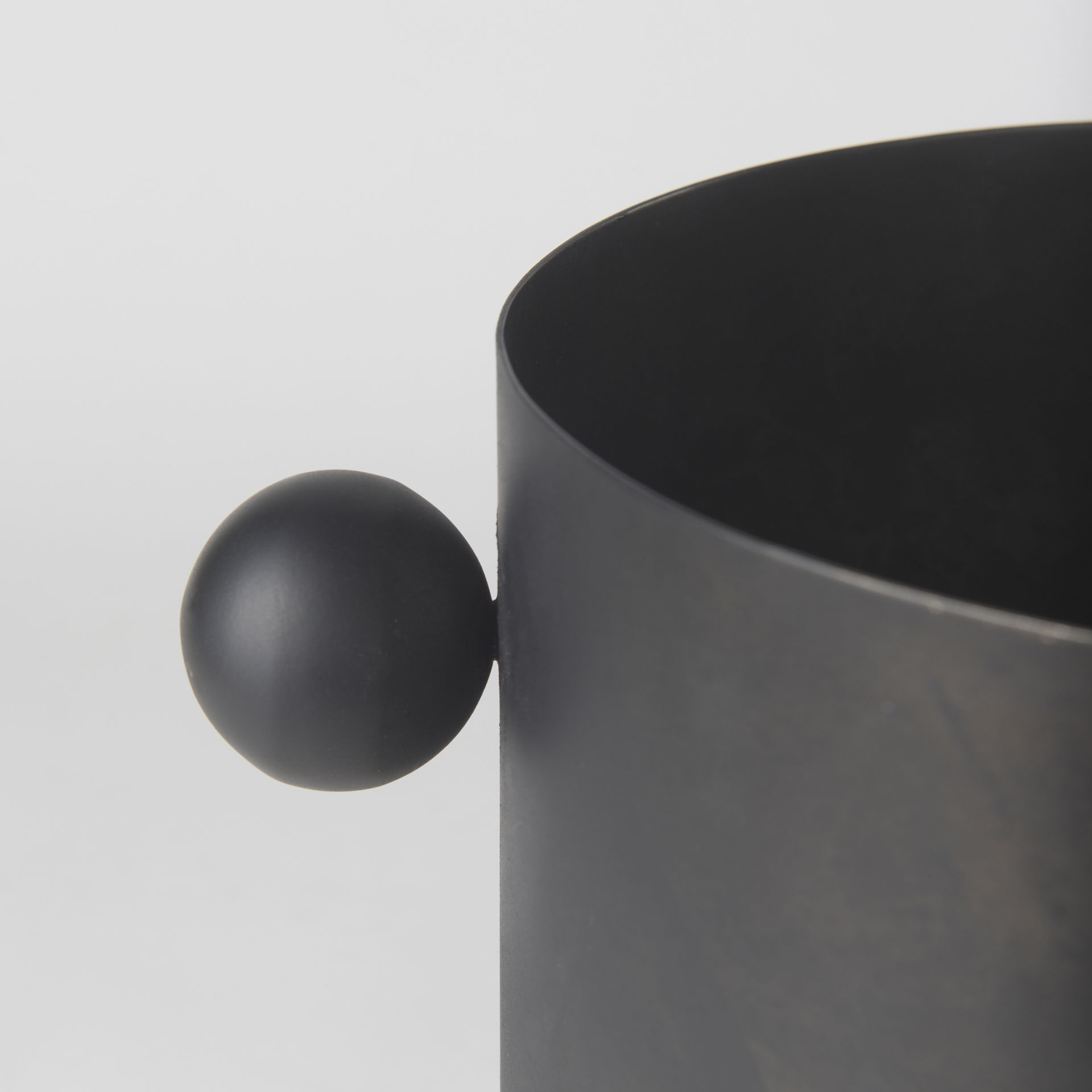 Juno 8.5H Large Black Iron Vase large image 
