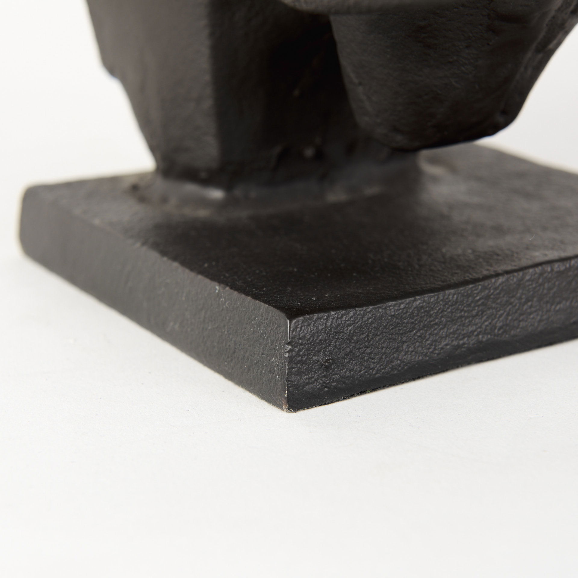 Tauro III (Set of 2) 10L x 5W Black Cast Aluminum Raging Bull Bookends, by Mercana, 9.5" length x 4.25" width x 5.75" height View 13