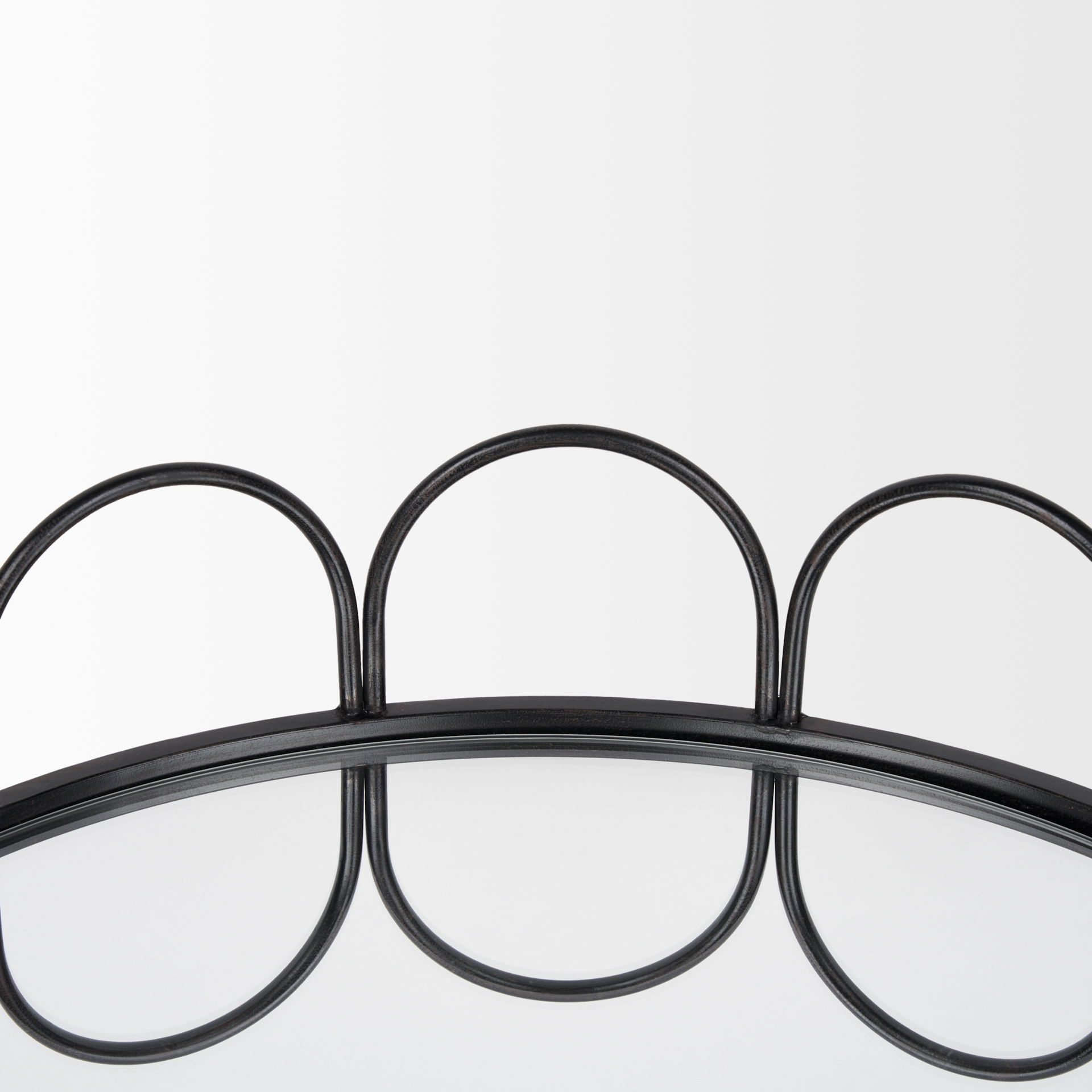 Lenore Round Metal/Mirror Tray Black (Set of 2), Decorative Object by Mercana, 18.9" length x 18.9" width x 4.33" height View 4