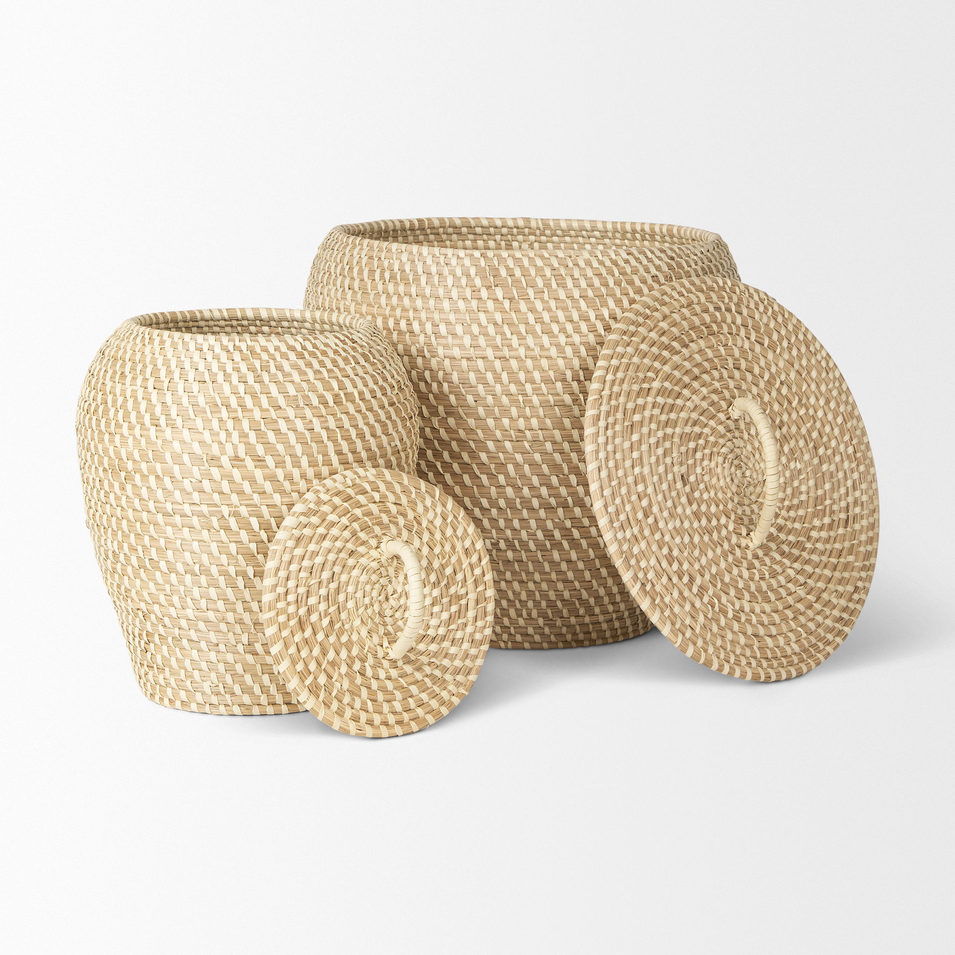 Kalopa Set of 2 Seagrass Floor Baskets with Flat Handled Lid, Bins & Basket by Mercana, 13" length x 13" width x 15.7" height View 6