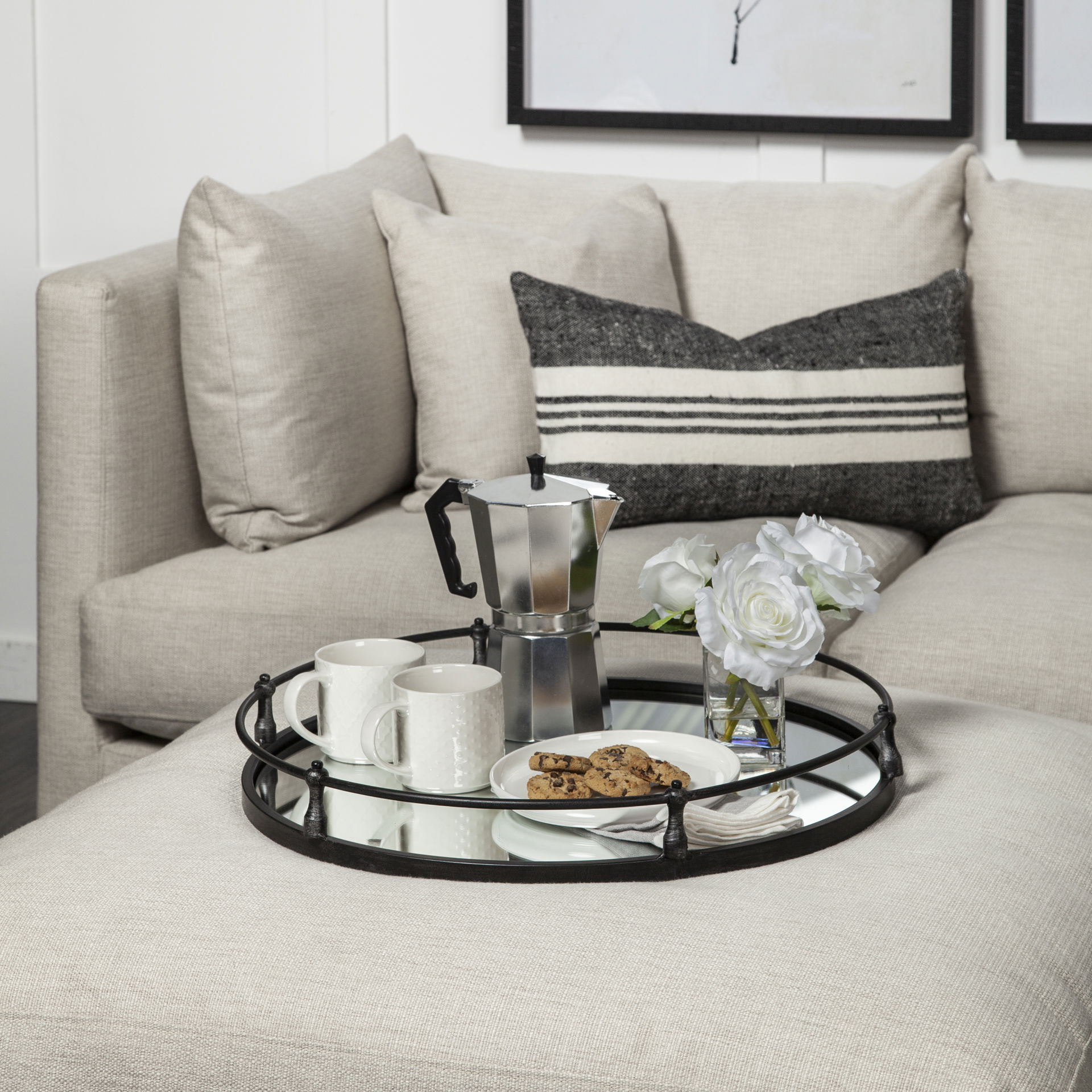 Kimbel 24L x 24W Black Metal Mirrored Base Round Tray, Decorative Tray by Mercana, 24" length x 24.02" width x 5" height View 3